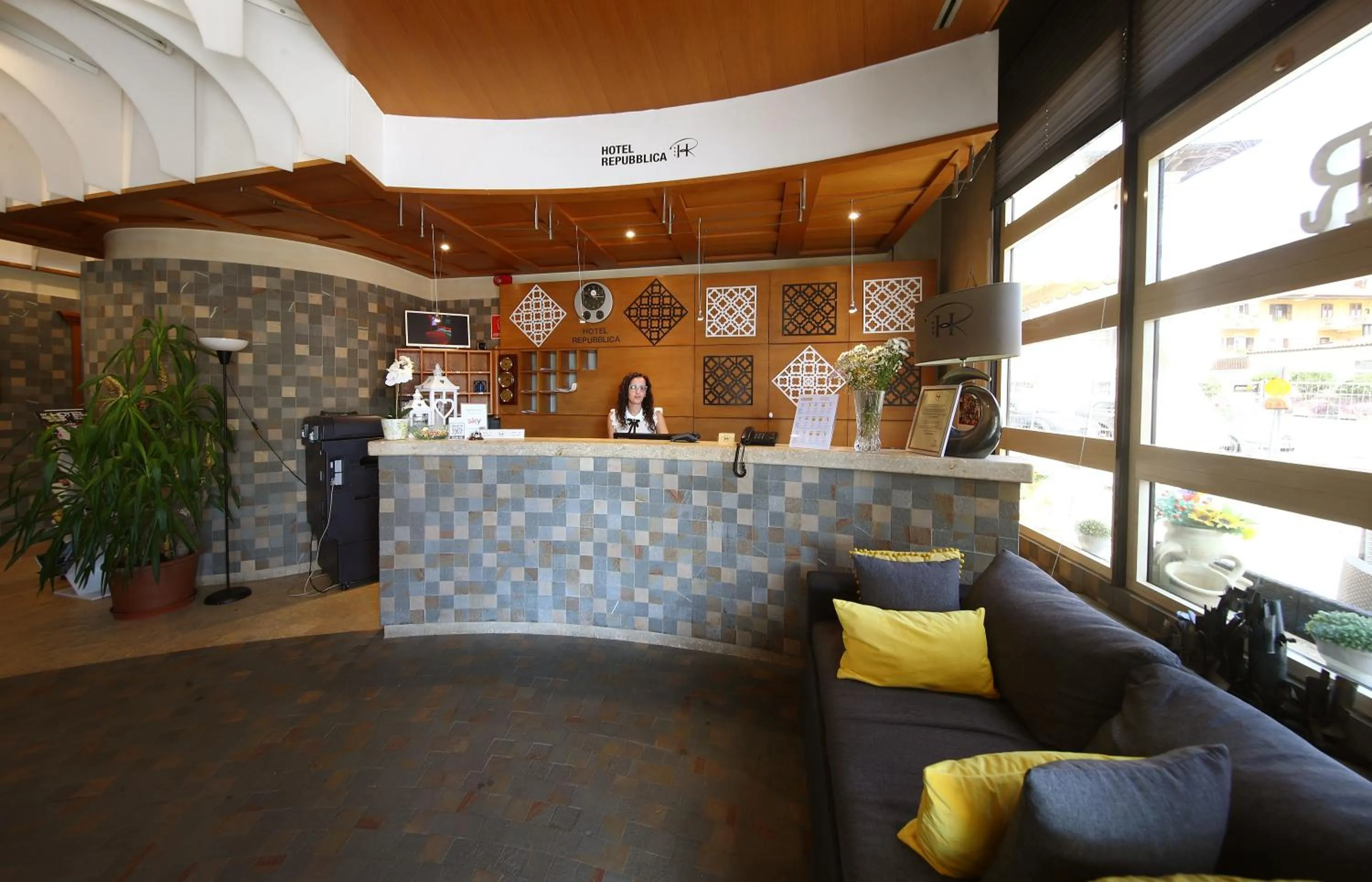 Lobby or reception in HR Hotel