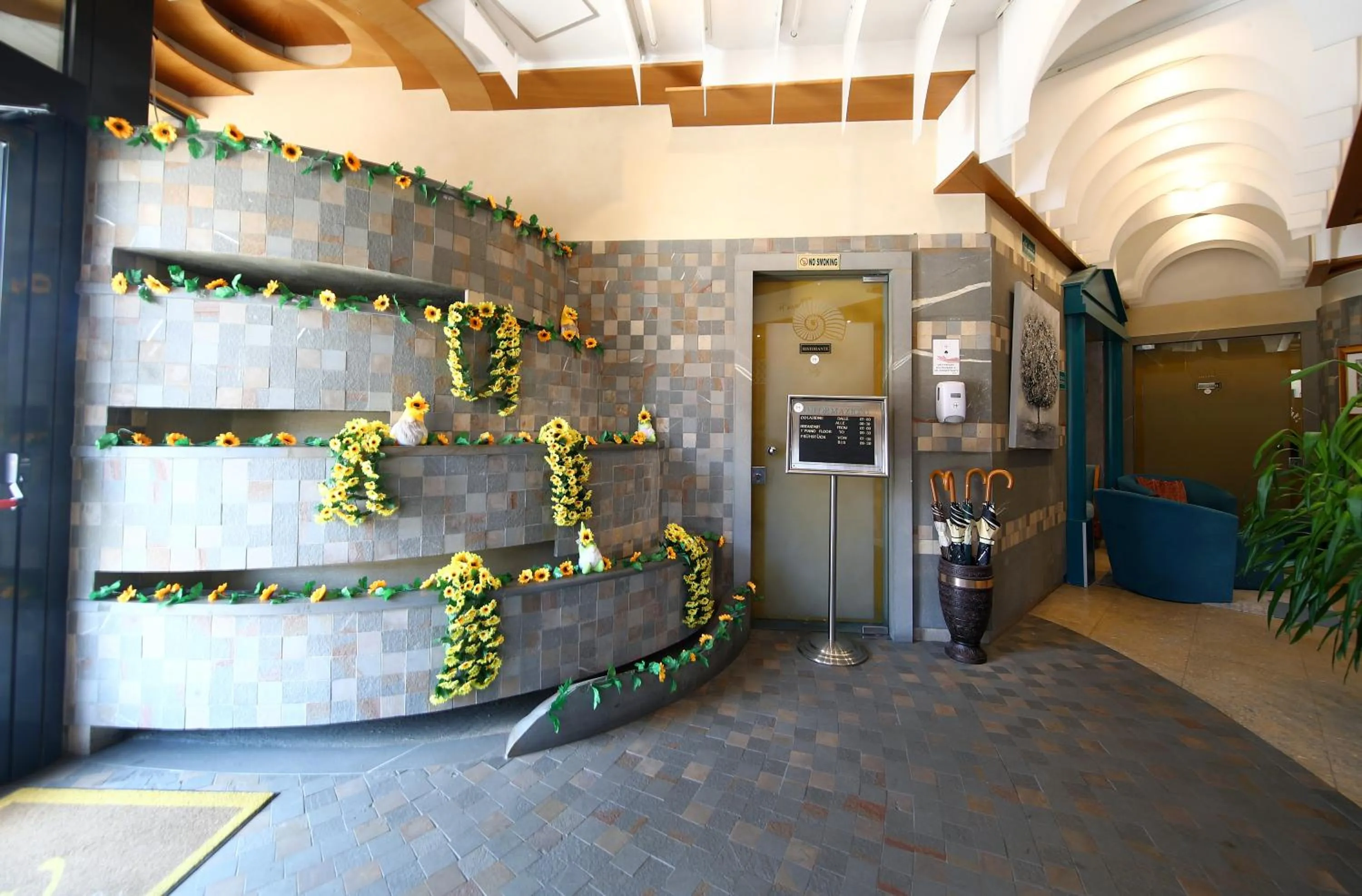 Lobby or reception in HR Hotel