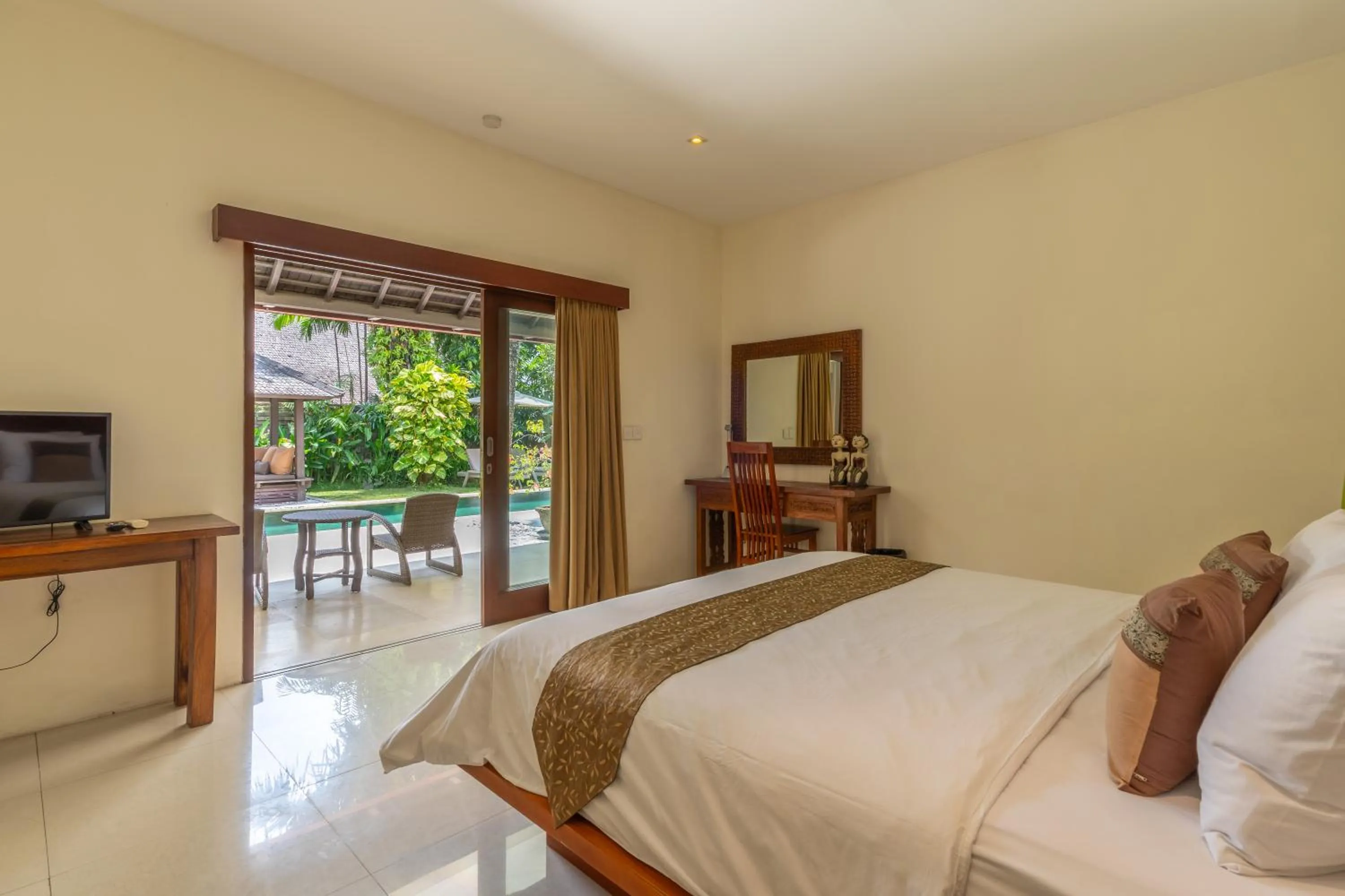 Bedroom, Bed in Anyar Estate