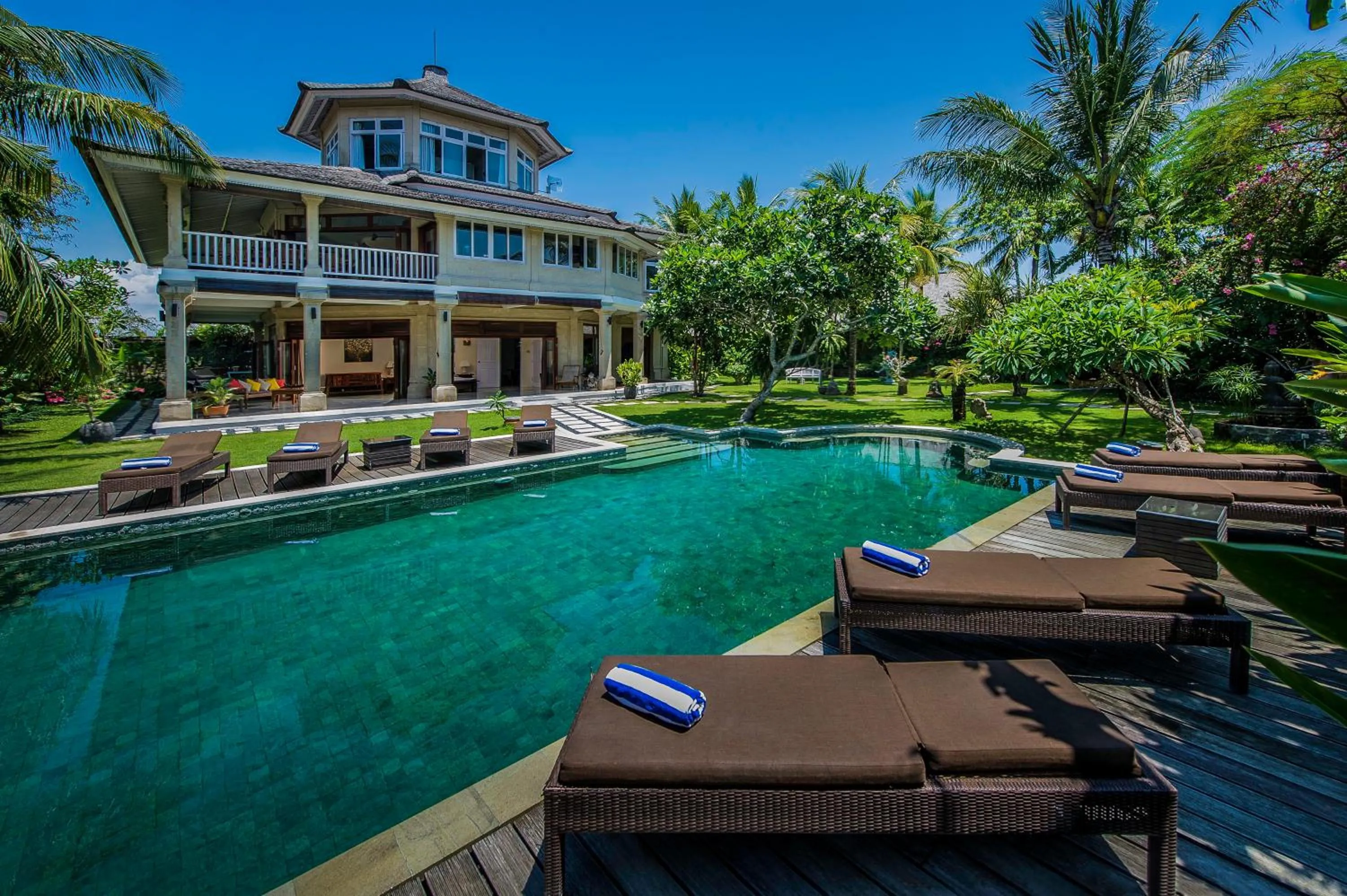 Swimming pool in Anyar Estate