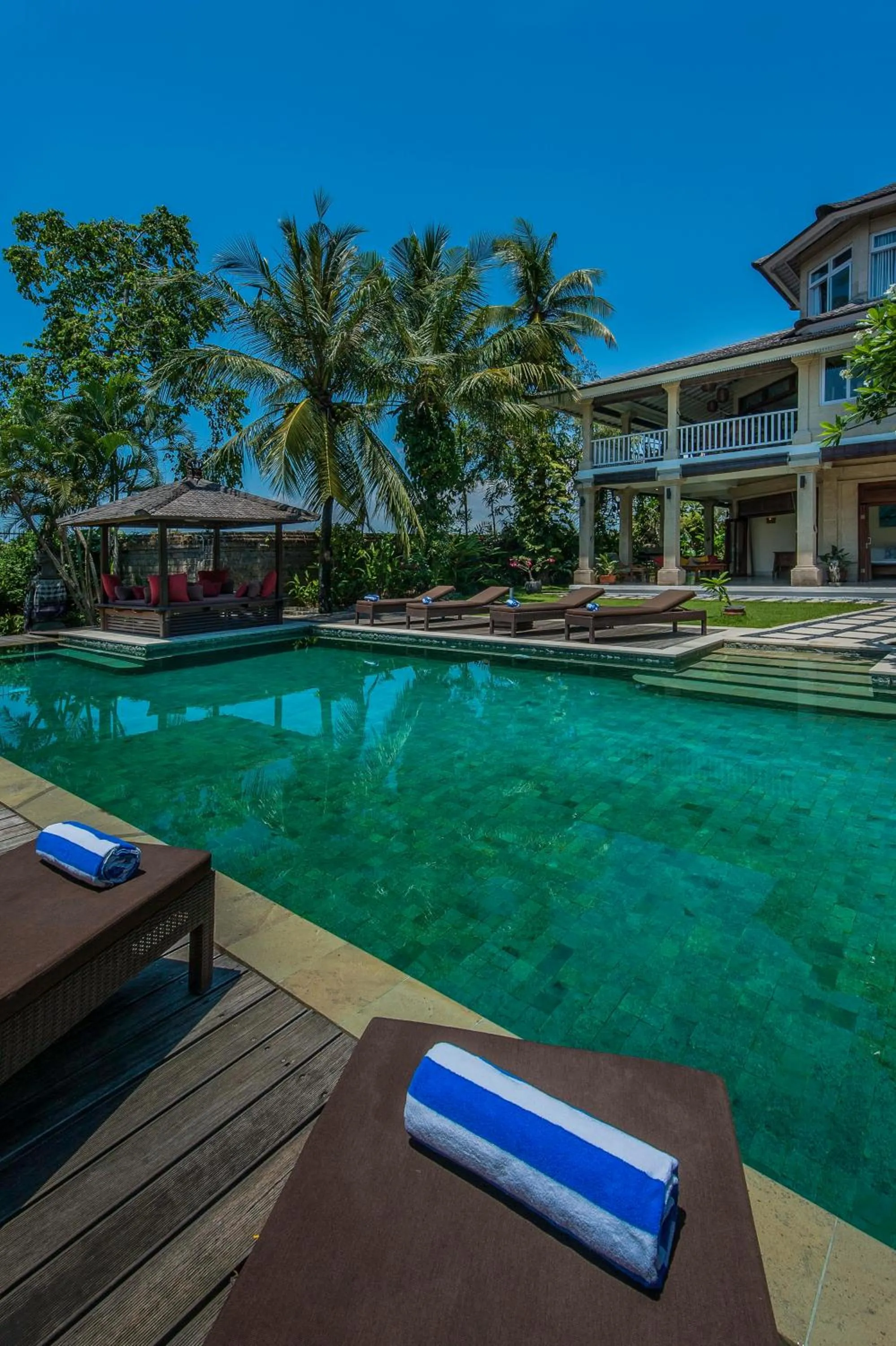 Swimming pool in Anyar Estate