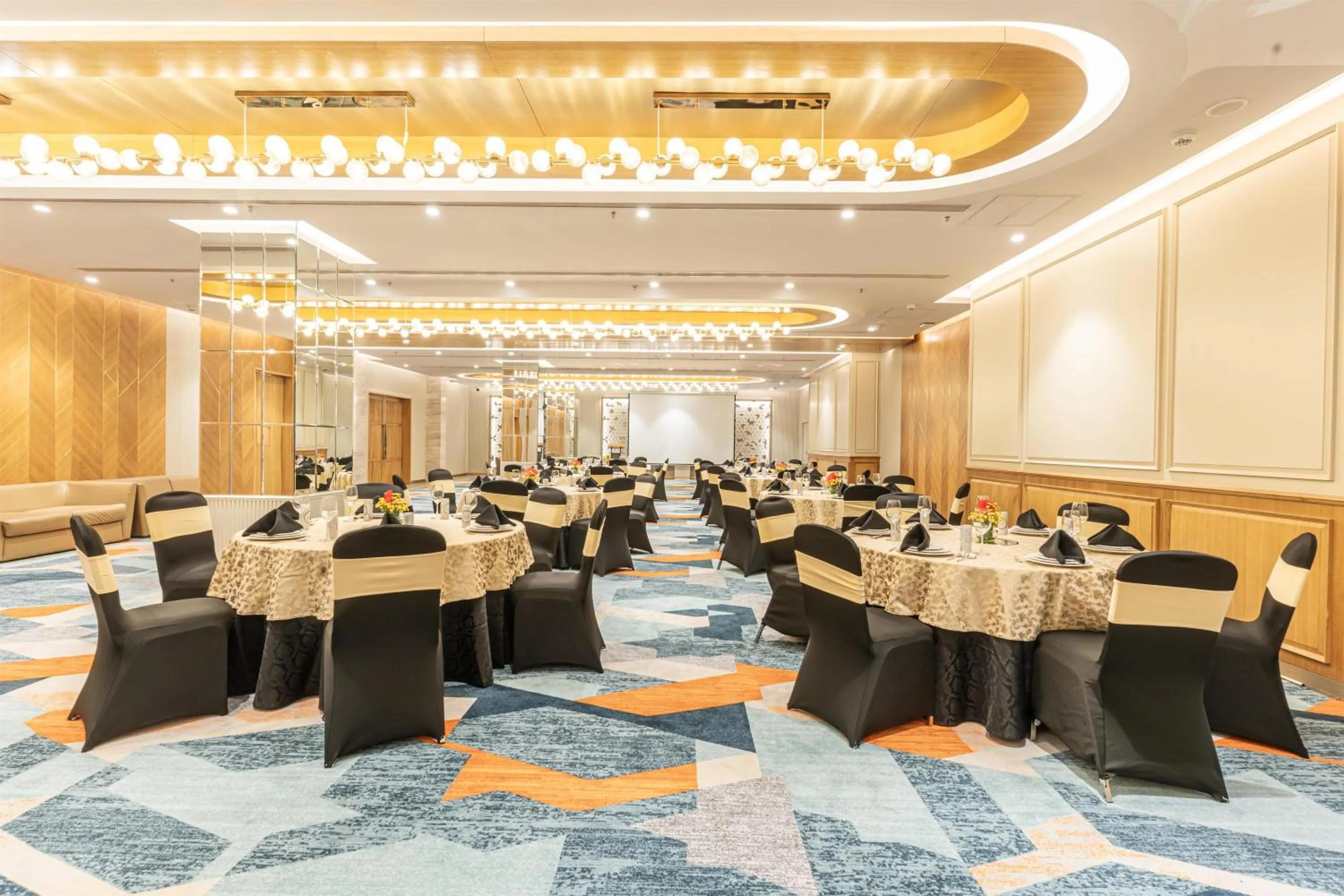 Banquet/Function facilities in Radisson Hotel Sector 29 Gurugram