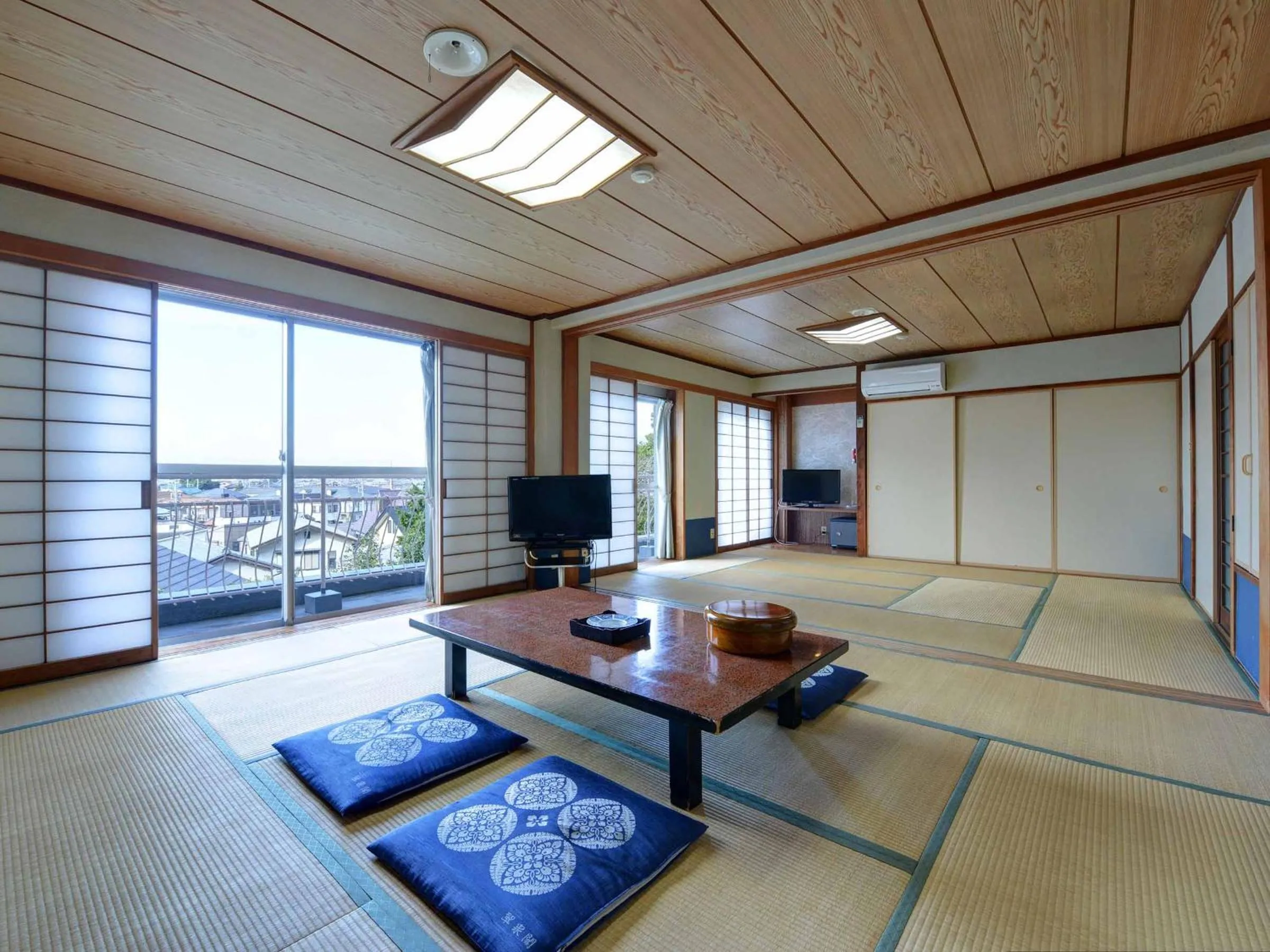 Photo of the whole room in Suisenkaku