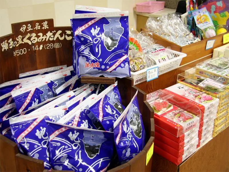 On-site shops in Suisenkaku