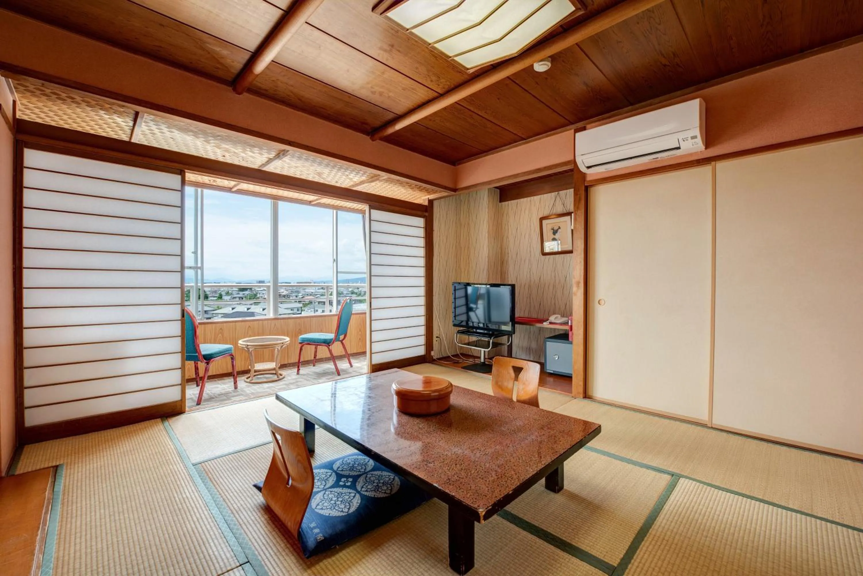 Photo of the whole room in Suisenkaku