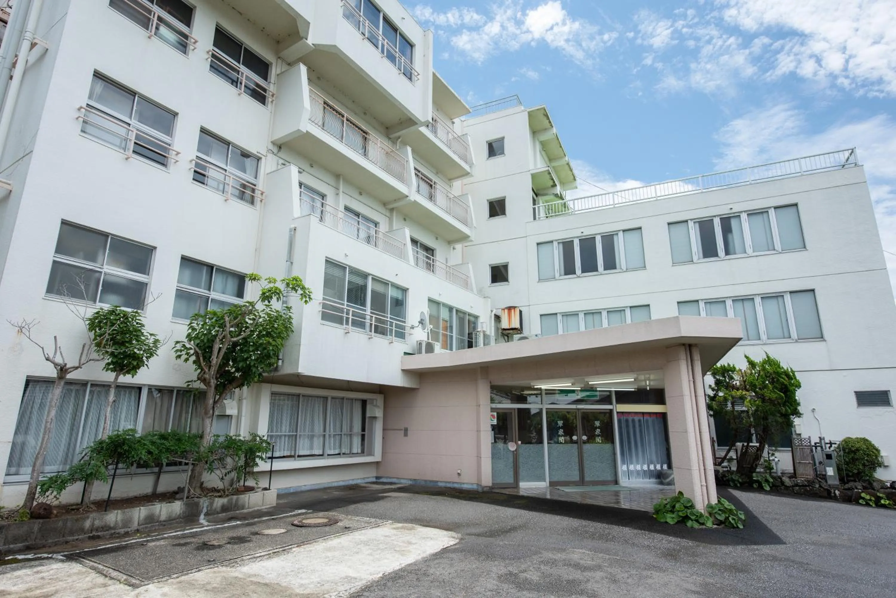 Property building in Suisenkaku