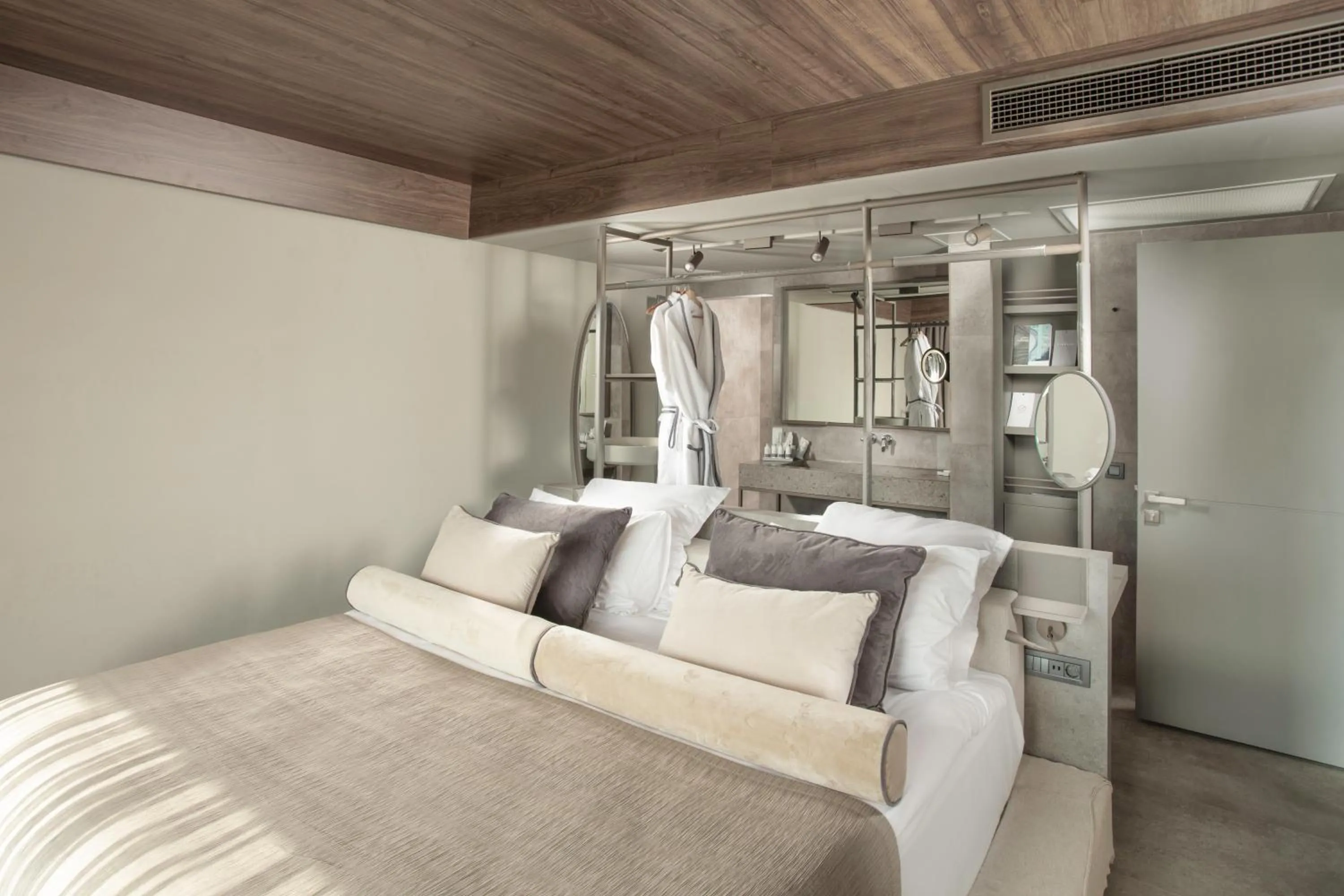 Bed in Paloma Finesse Side