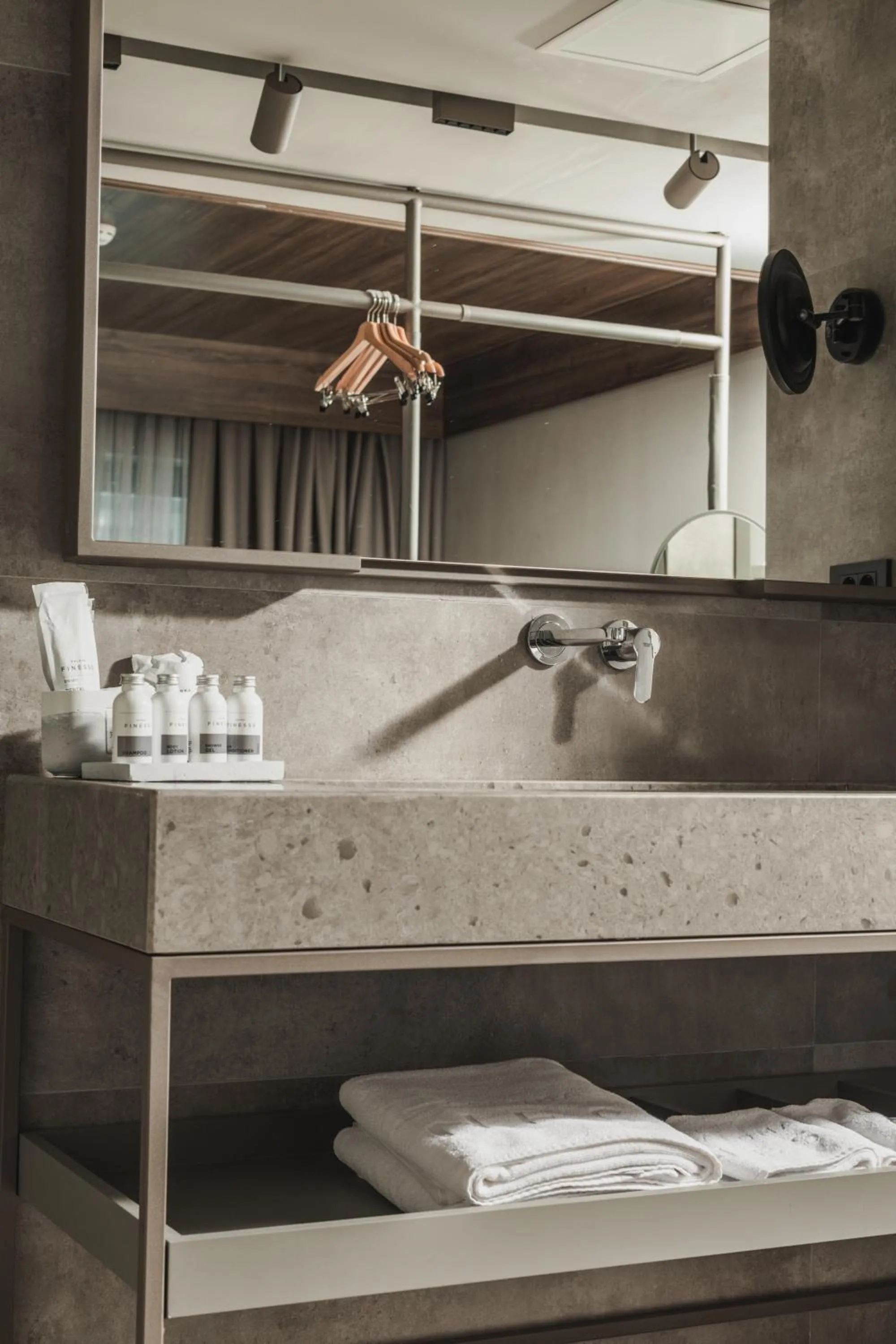 Bathroom in Paloma Finesse Side