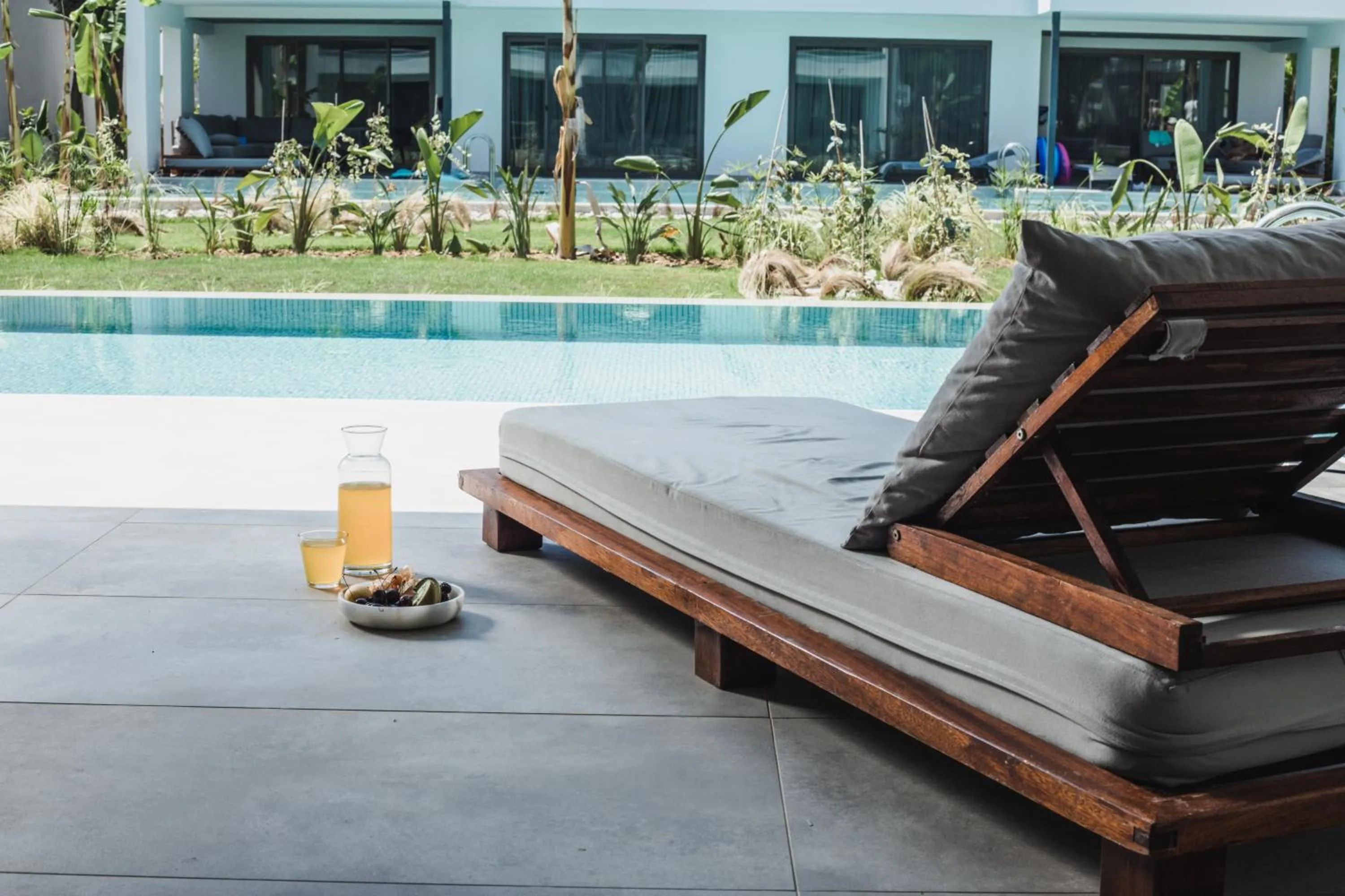 Swimming pool in Paloma Finesse Side