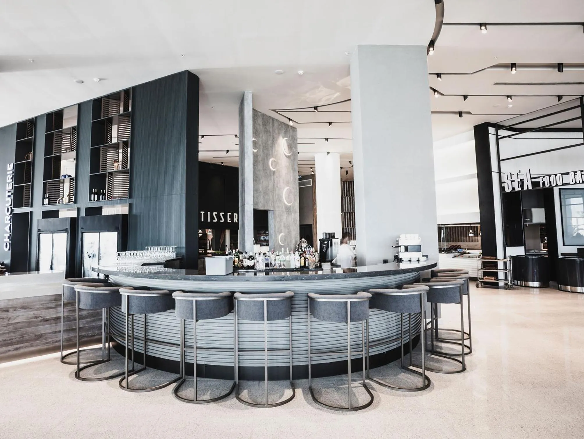 Dining area in Paloma Finesse Side