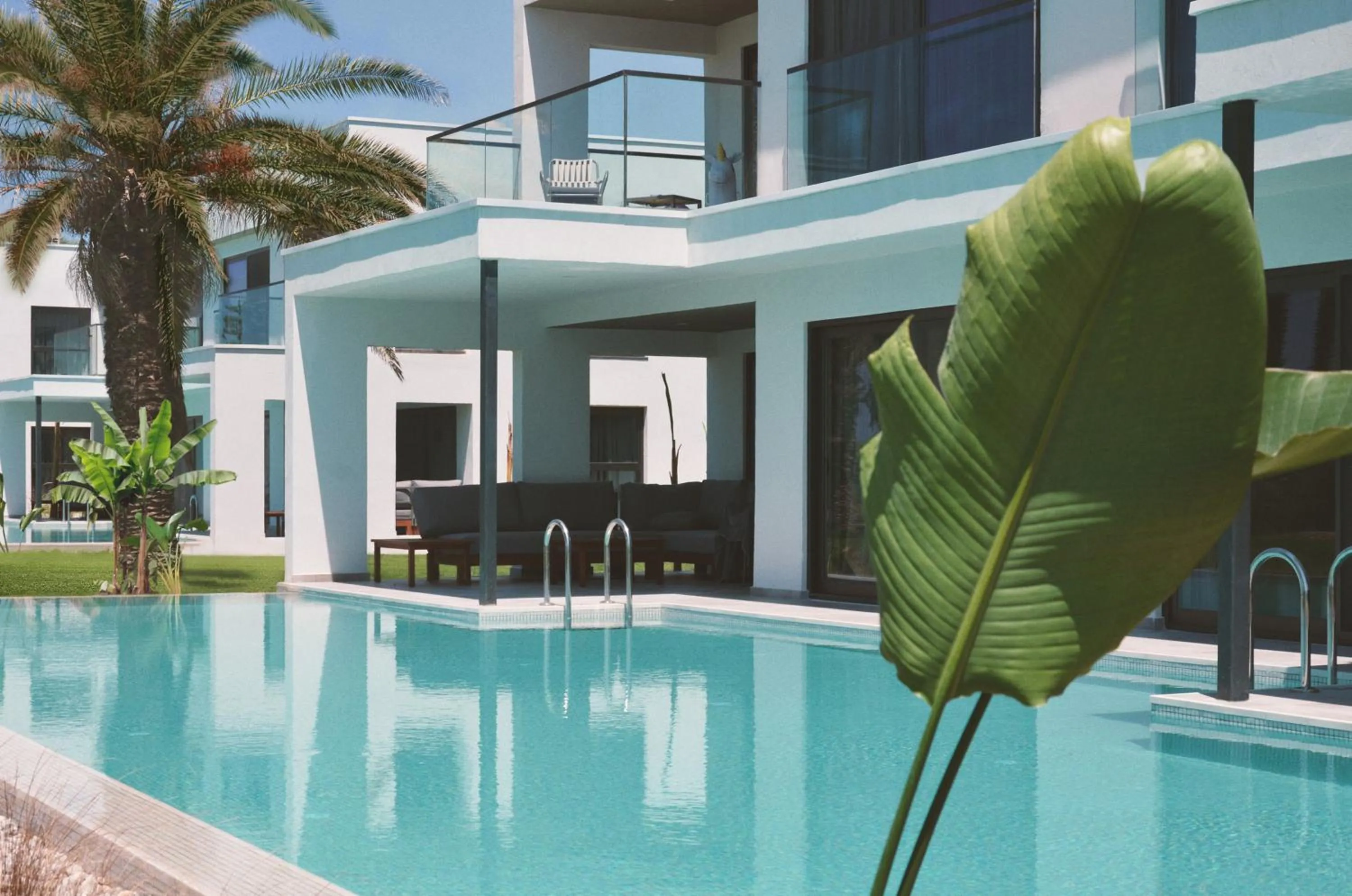 Patio in Paloma Finesse Side