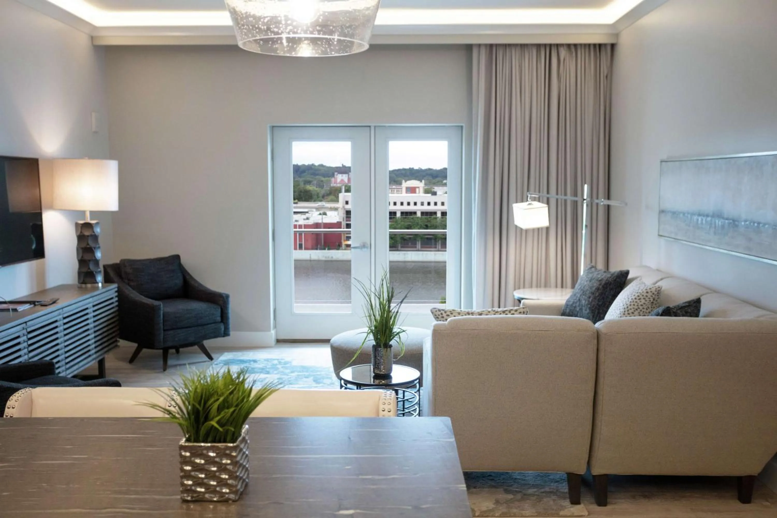 Bed in Embassy Suites By Hilton Grand Rapids Downtown