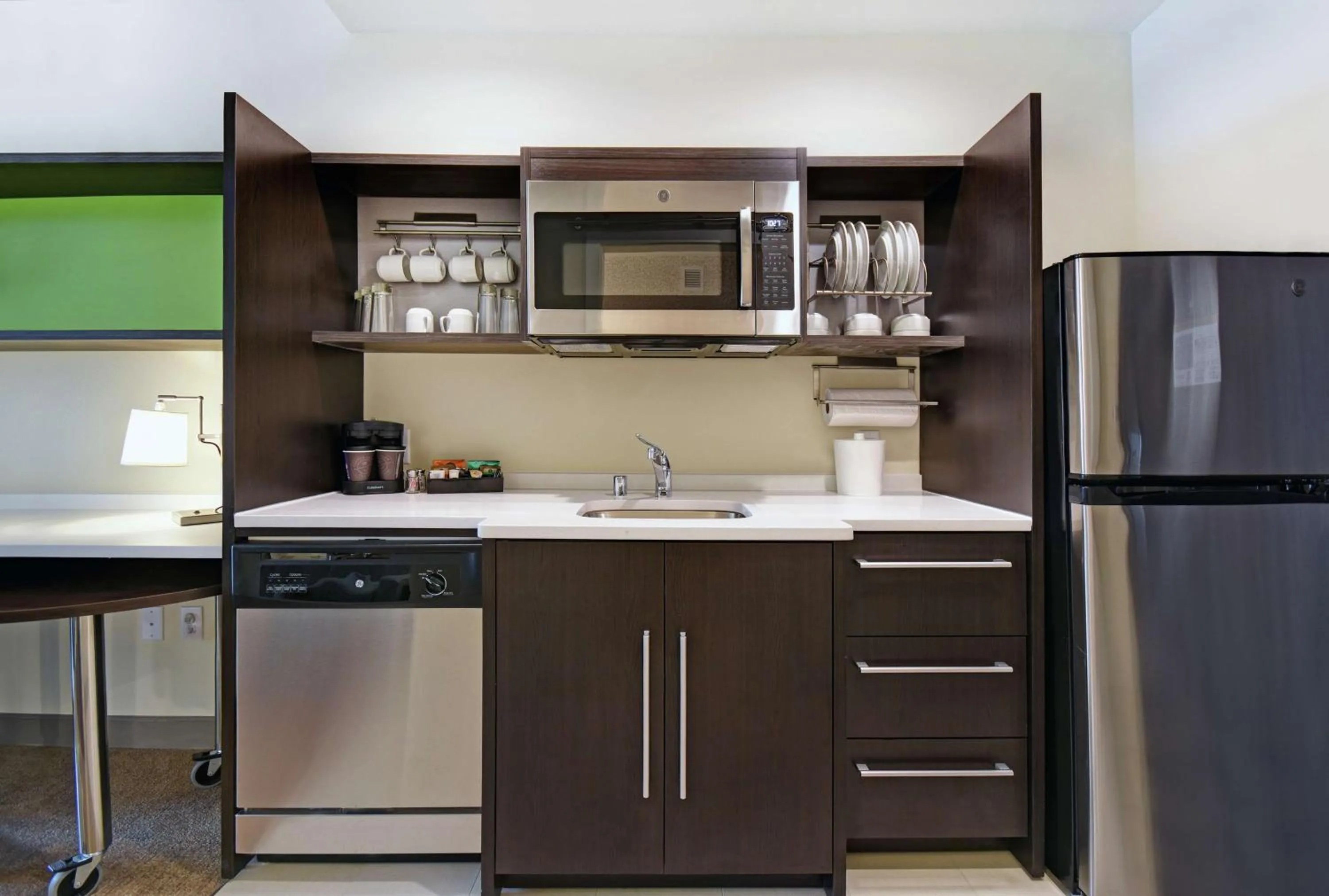 Kitchen or kitchenette in Home2 Suites By Hilton Beloit