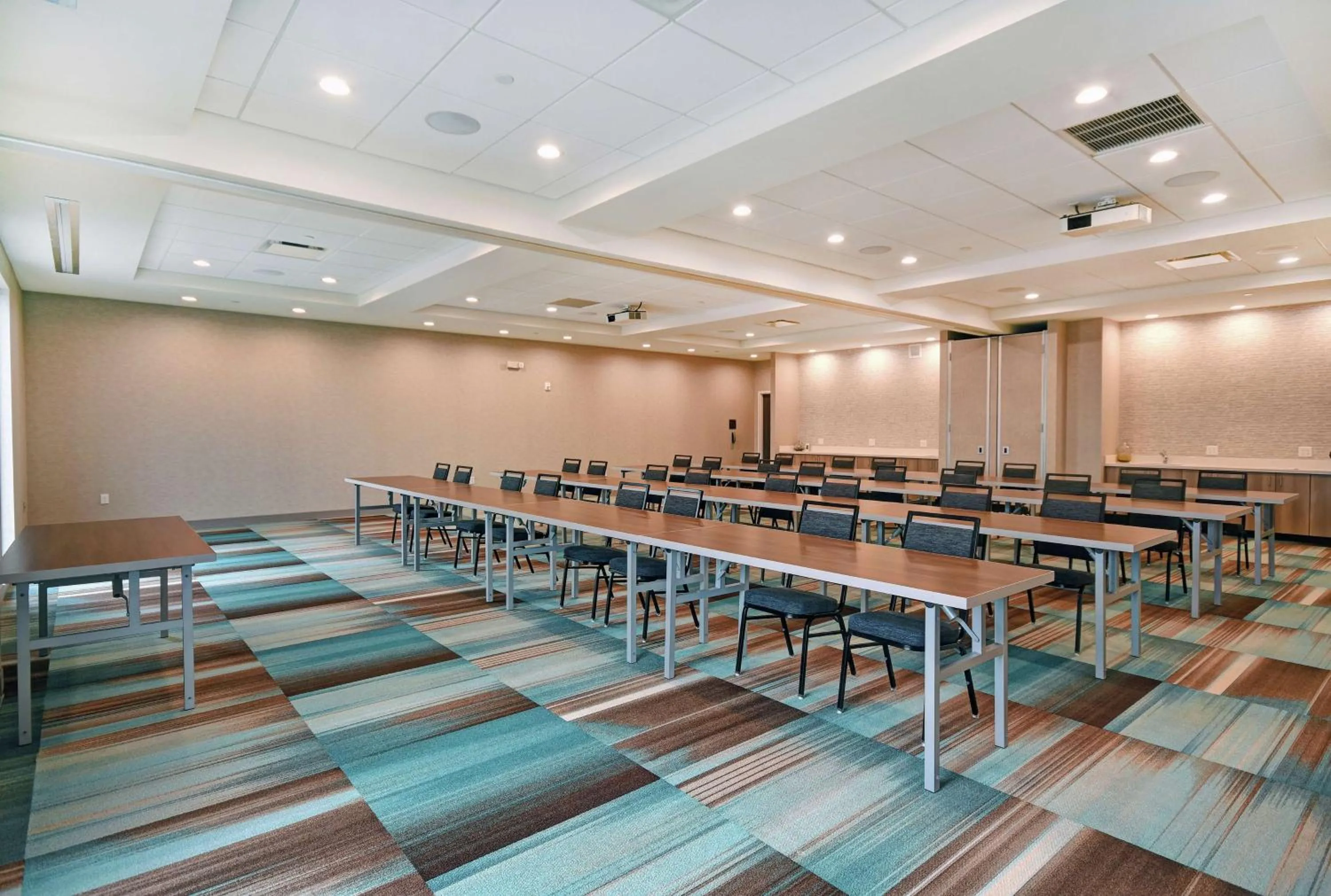 Meeting/conference room in Home2 Suites By Hilton Beloit