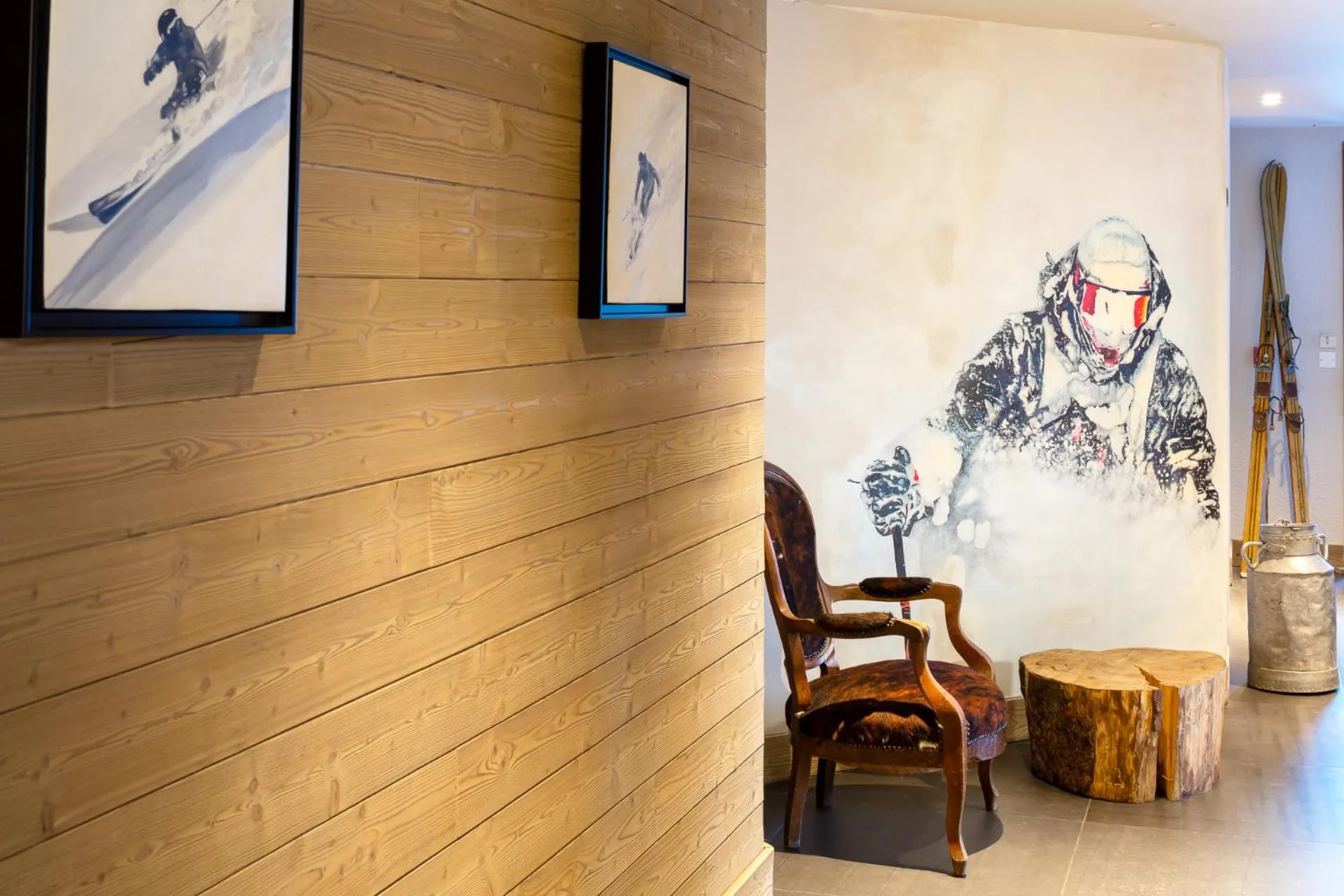 Decorative detail in Hillary Hotel