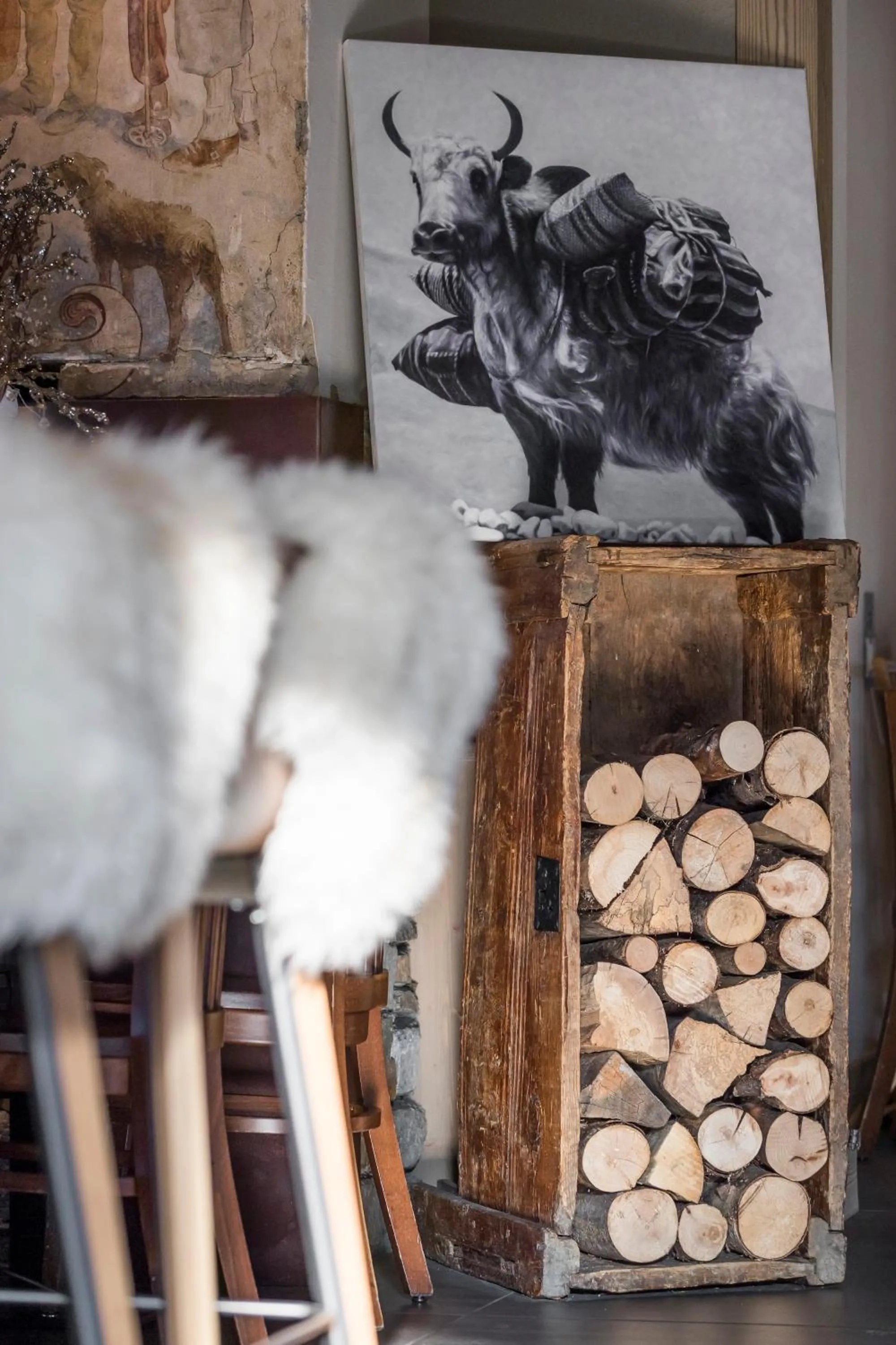 Decorative detail in Hillary Hotel