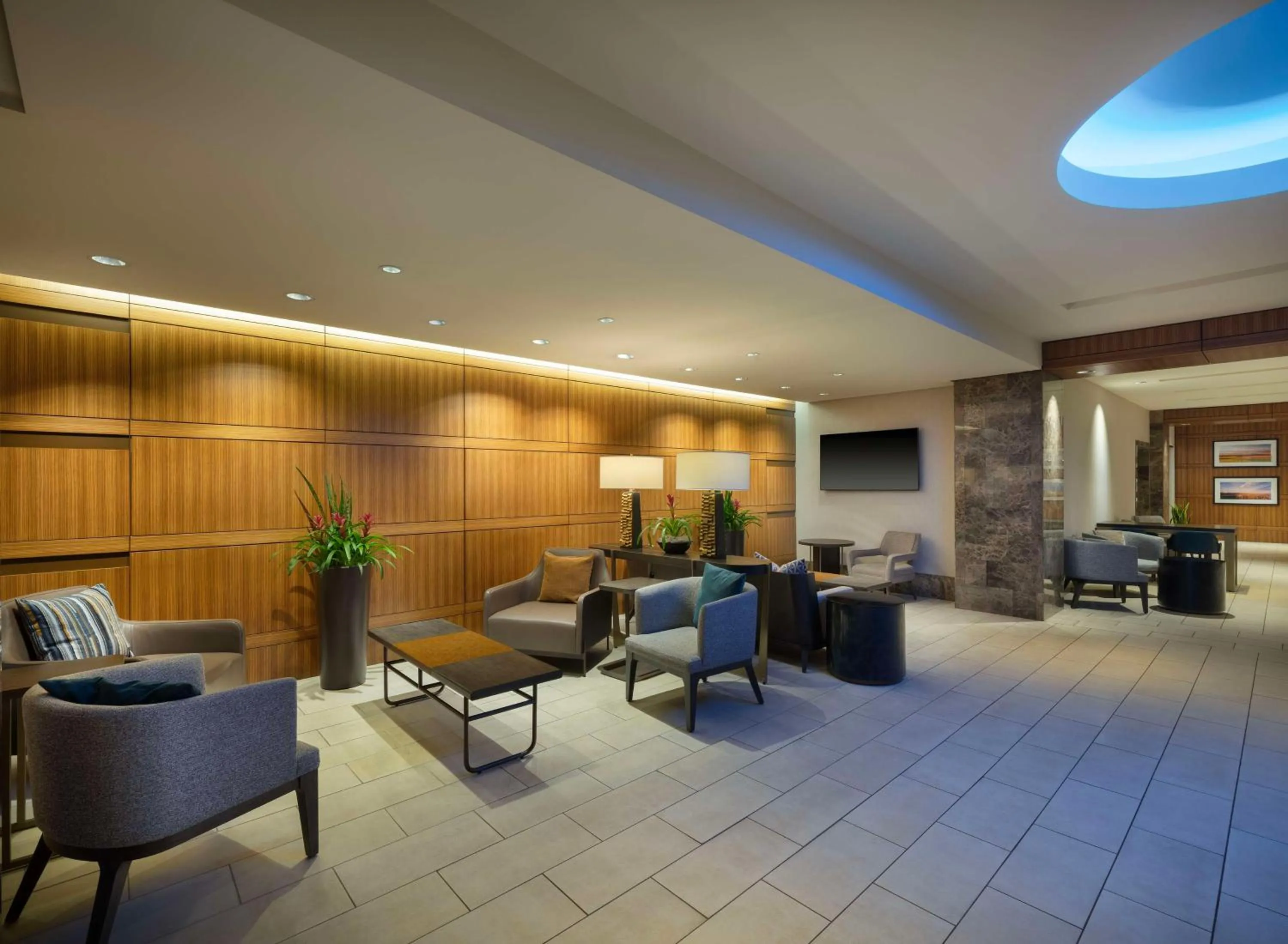 Lobby or reception in Hilton Indianapolis Hotel & Suites