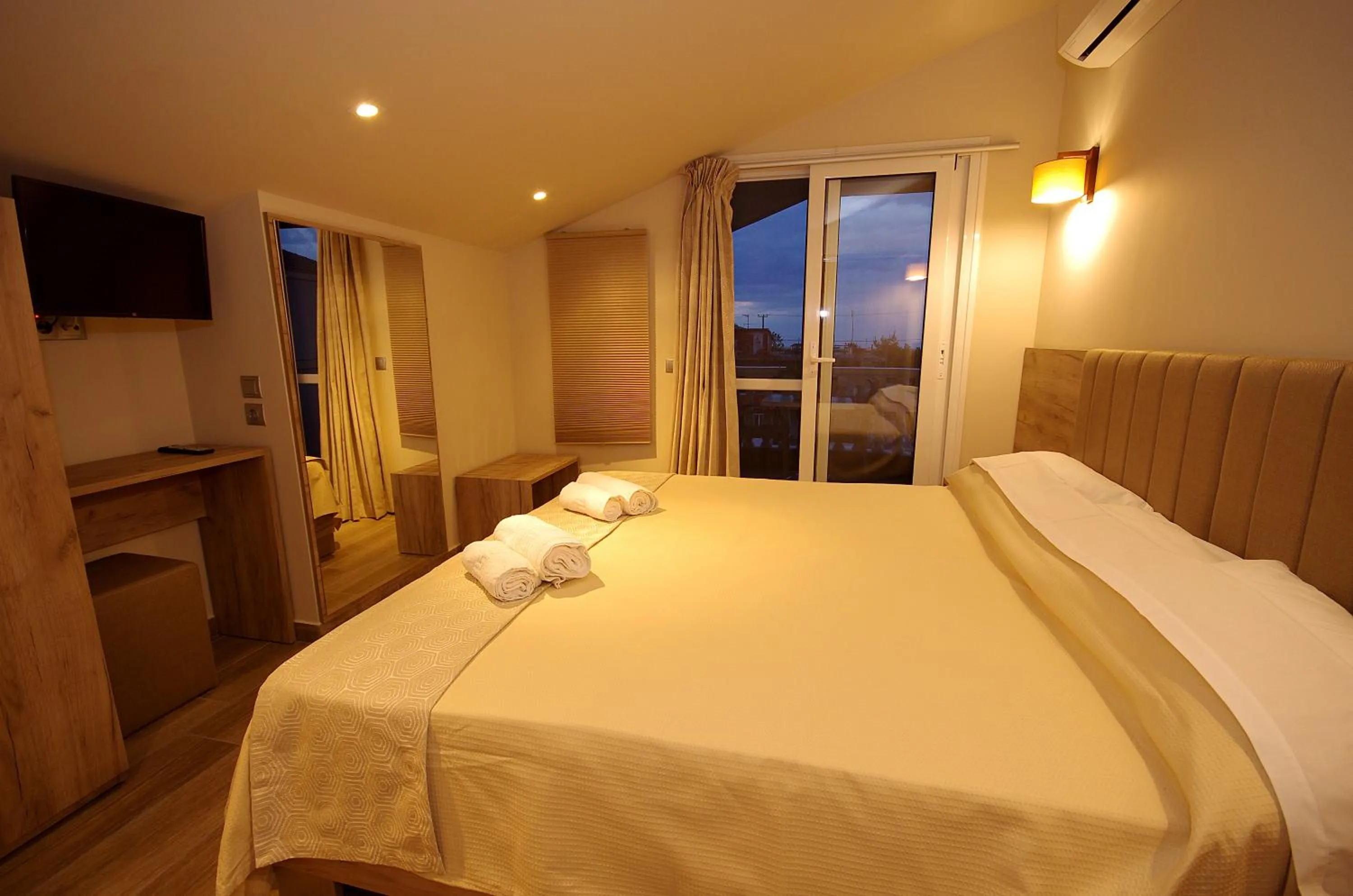 Bed in John & Eve Hotel