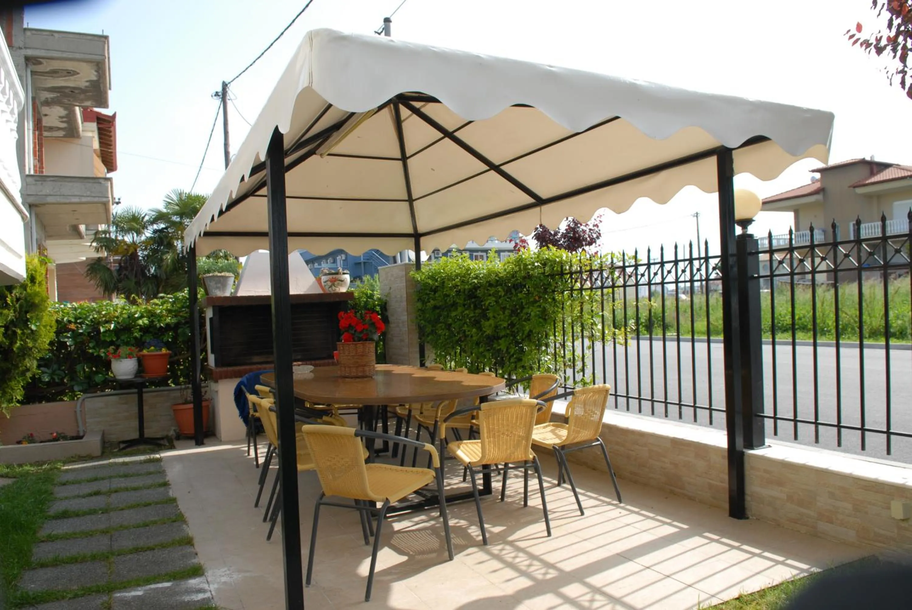 BBQ facilities in John & Eve Hotel