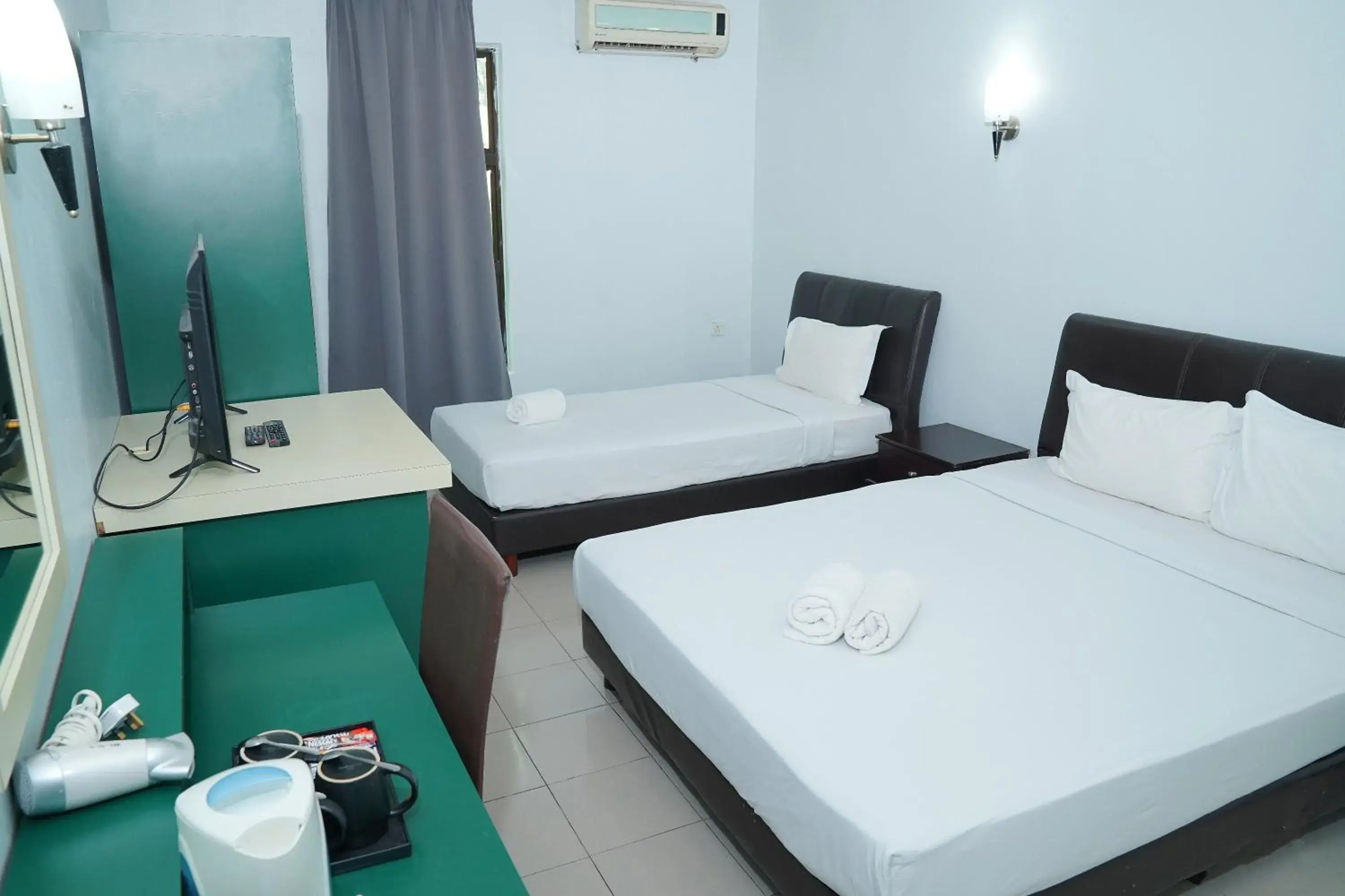 Superior Triple Room in Dowifi Hotel -Self Service Kiosk Superior Triple Room in Dowifi Hotel -Self Service Kiosk