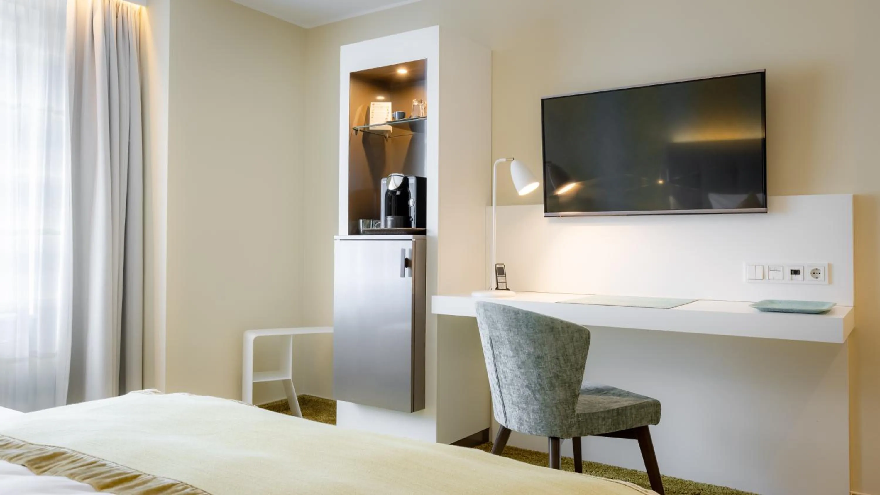 TV and multimedia, Bed in Das Vesper