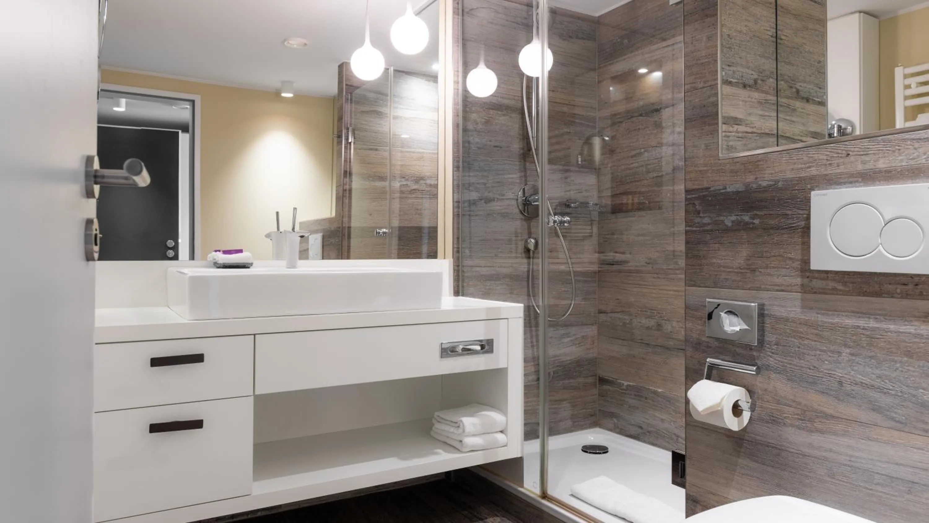 Shower in Das Vesper