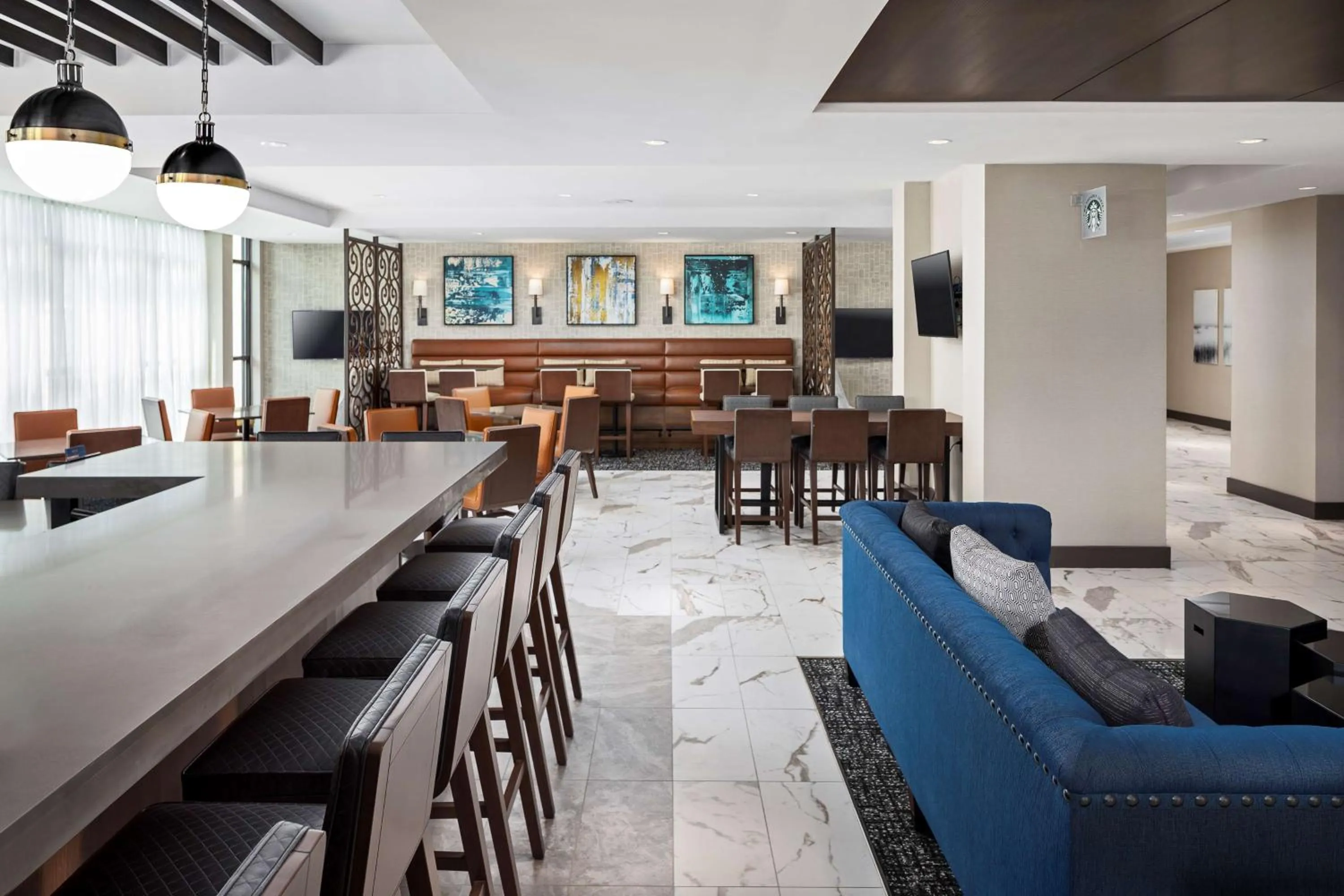 Restaurant/places to eat in Hyatt Place Mount Pleasant Towne Centre