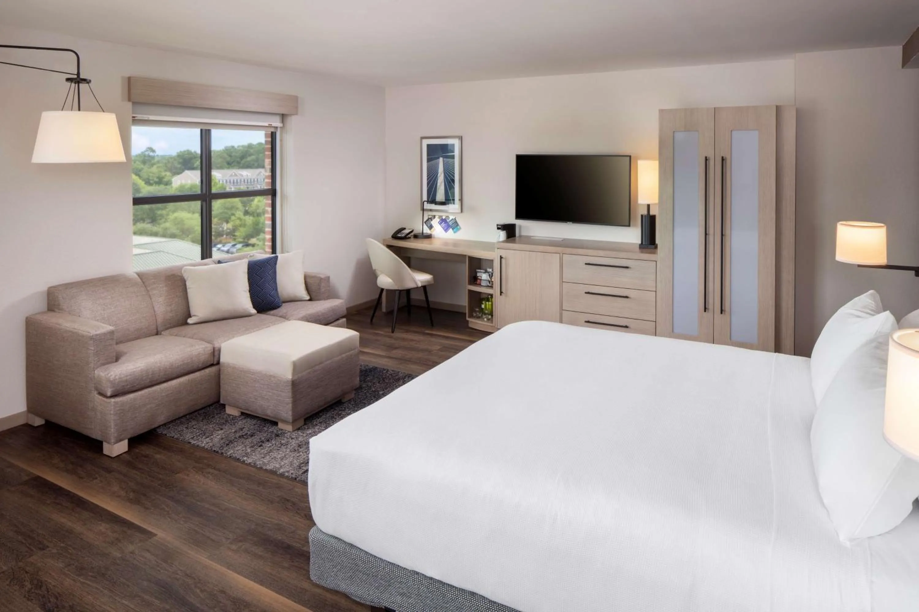 Photo of the whole room, Bed in Hyatt Place Mount Pleasant Towne Centre