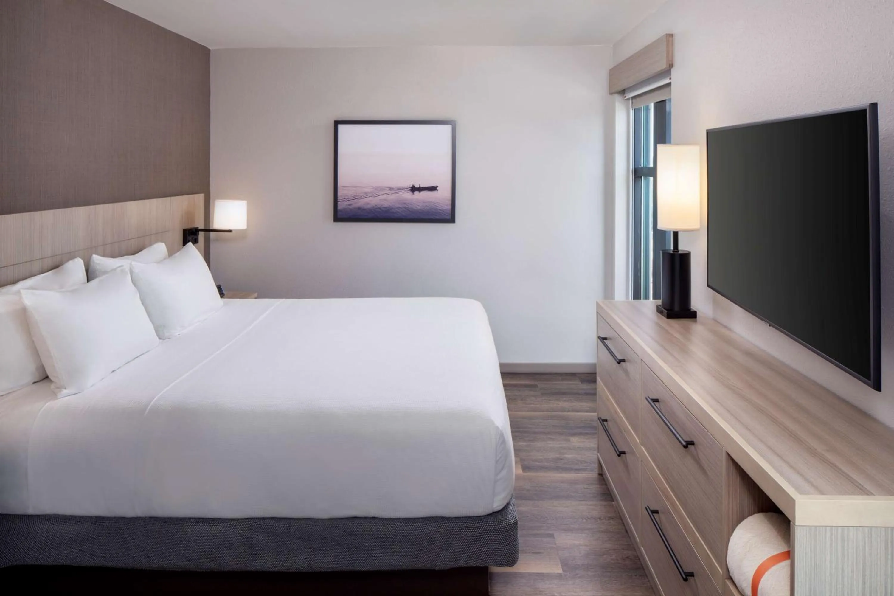 Photo of the whole room, Bed in Hyatt Place Mount Pleasant Towne Centre