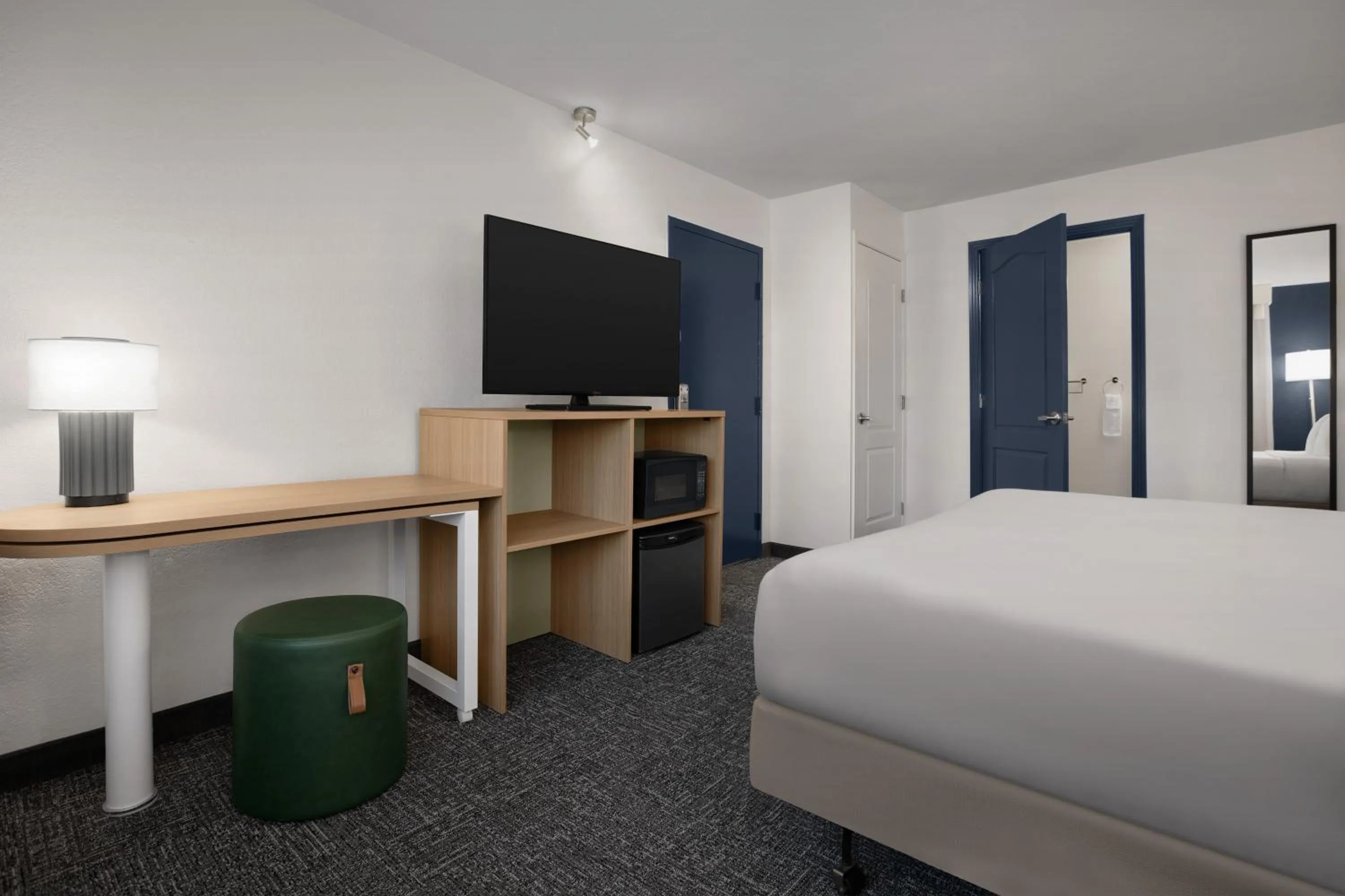 Bedroom, Bed in Spark by Hilton San Jose Airport