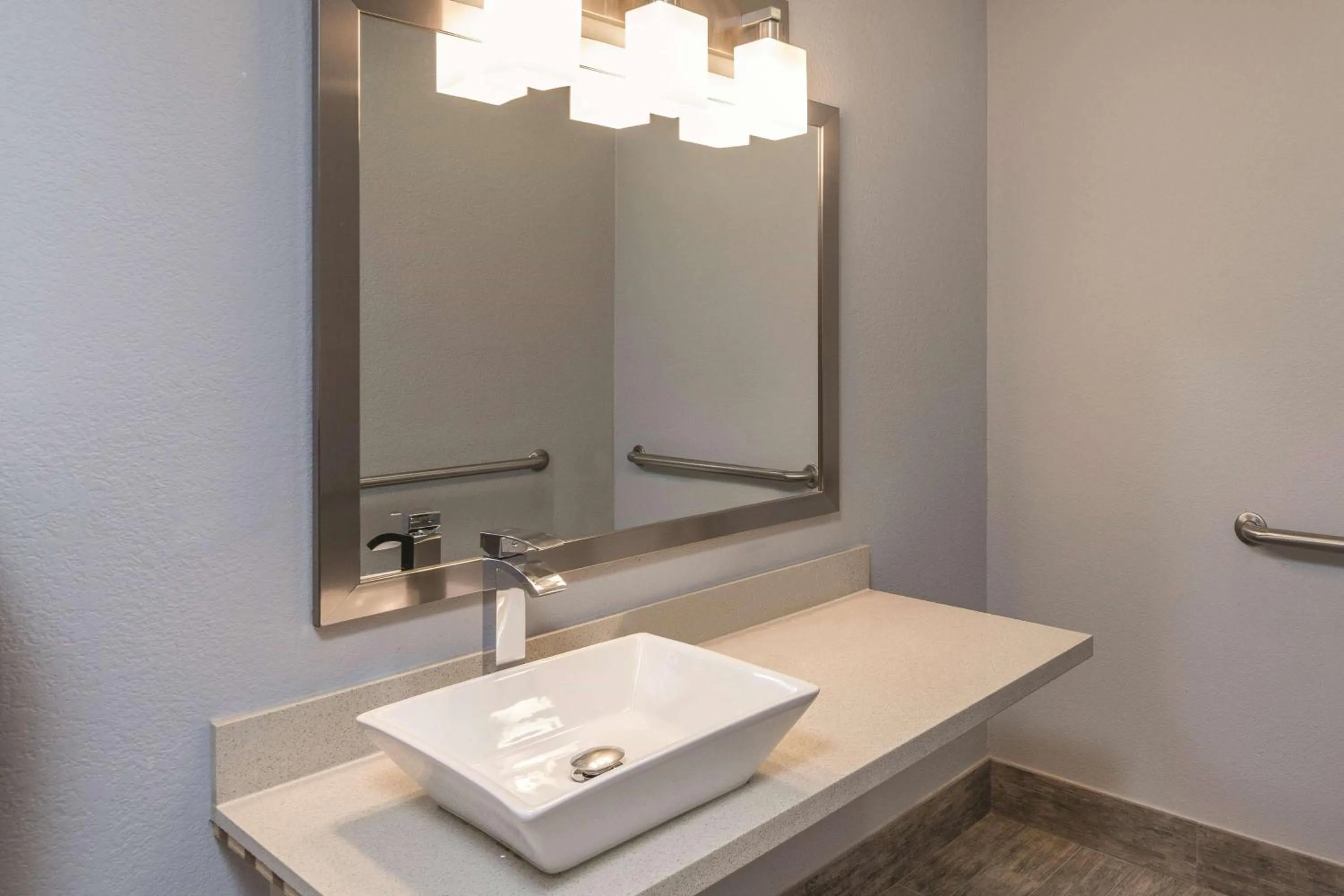 Executive King Room in La Quinta by Wyndham San Jose Airport