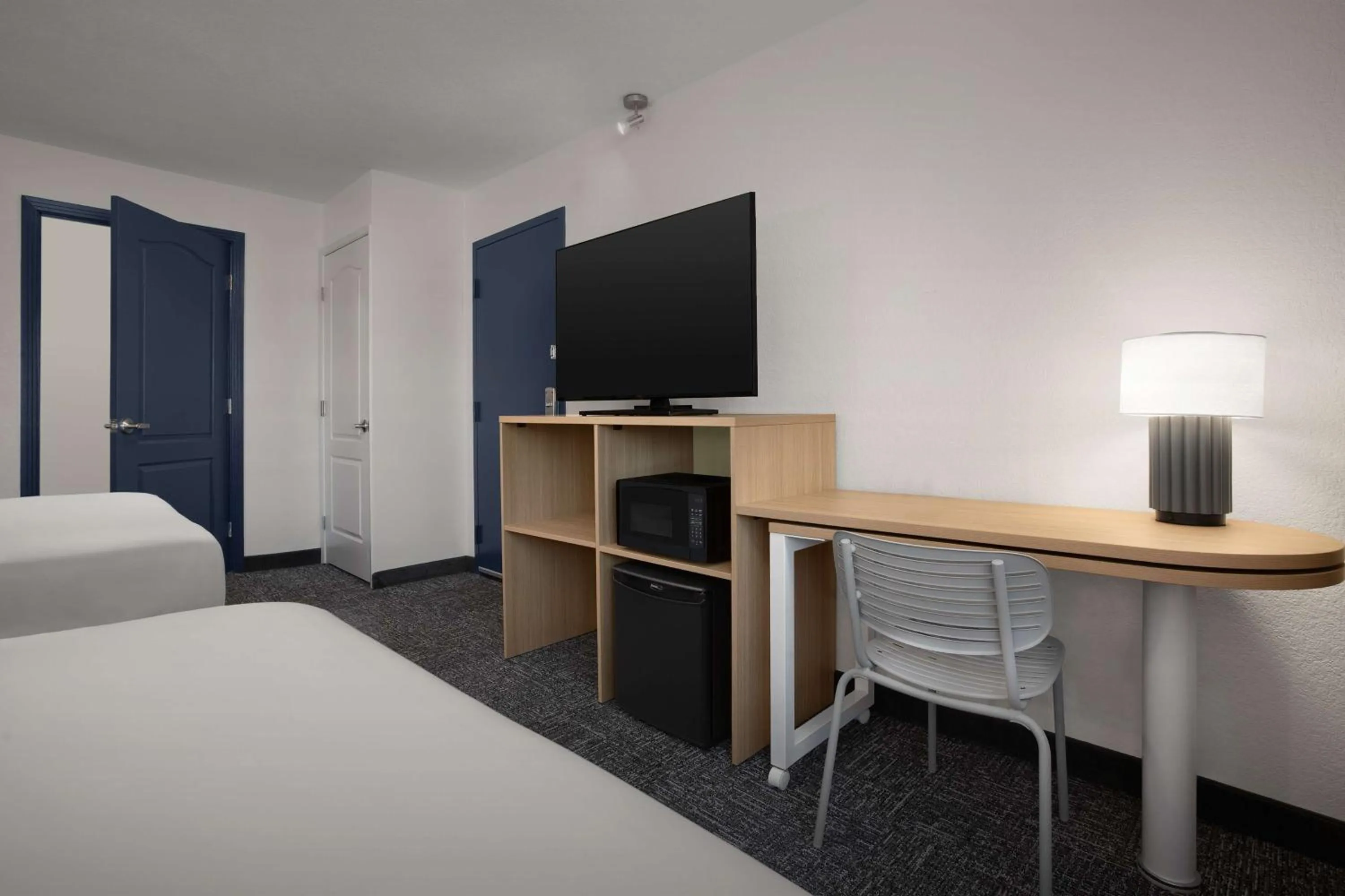 Bedroom, Bed in La Quinta by Wyndham San Jose Airport