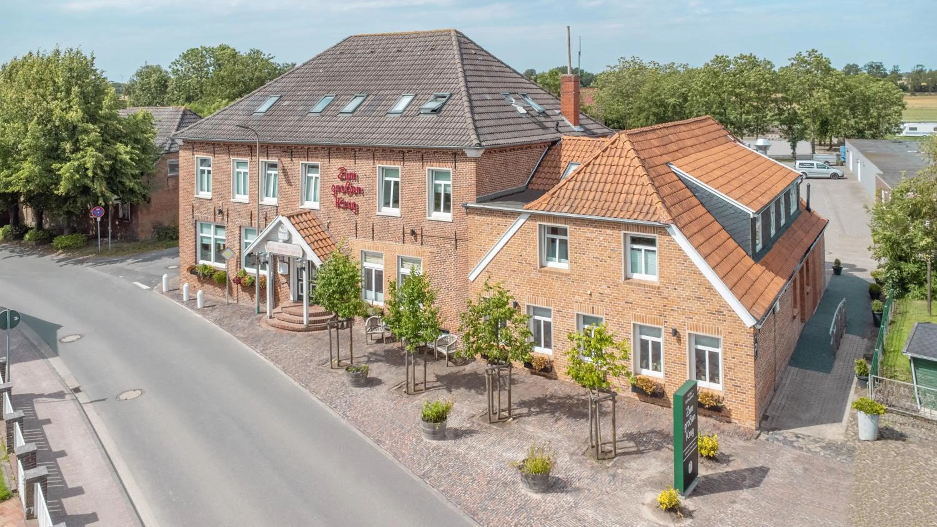 Property building in Hotel Zum Großen Krug