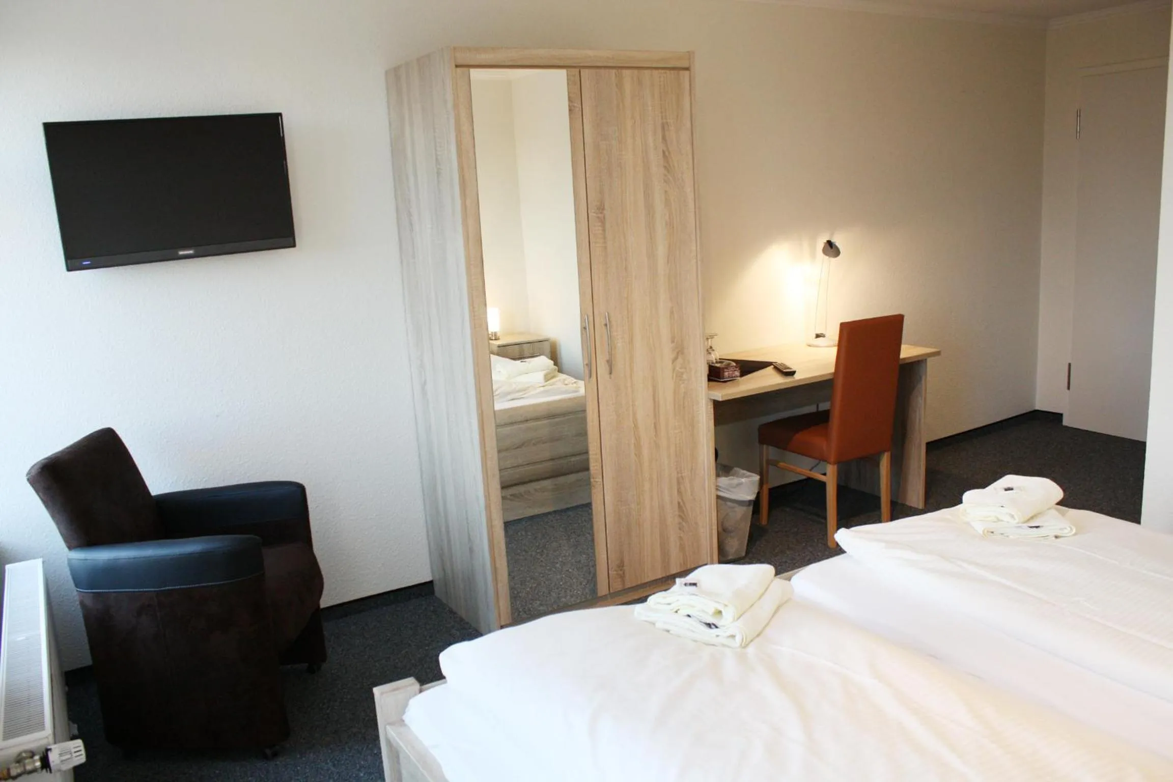 Photo of the whole room, Bed in Hotel Zum Großen Krug