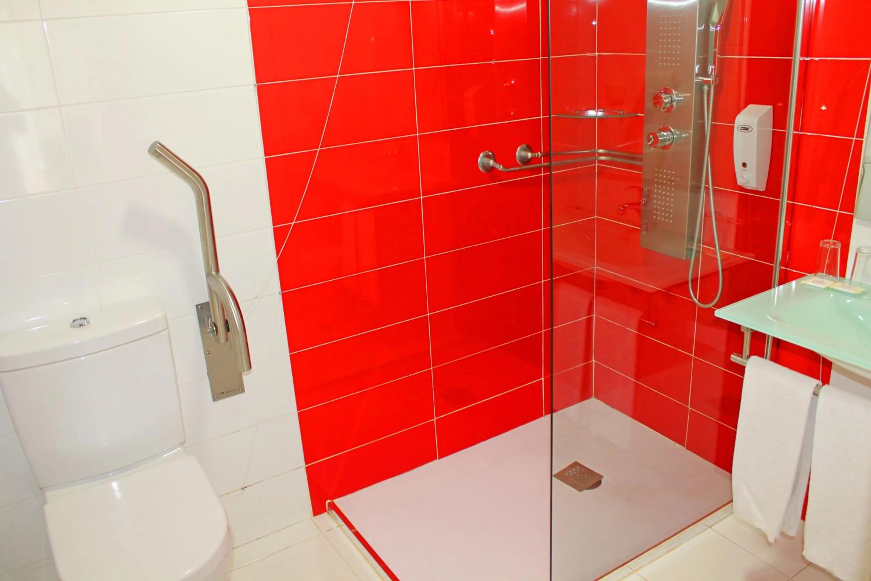 Bathroom in Vivacity Porto - Rooms & Apartments