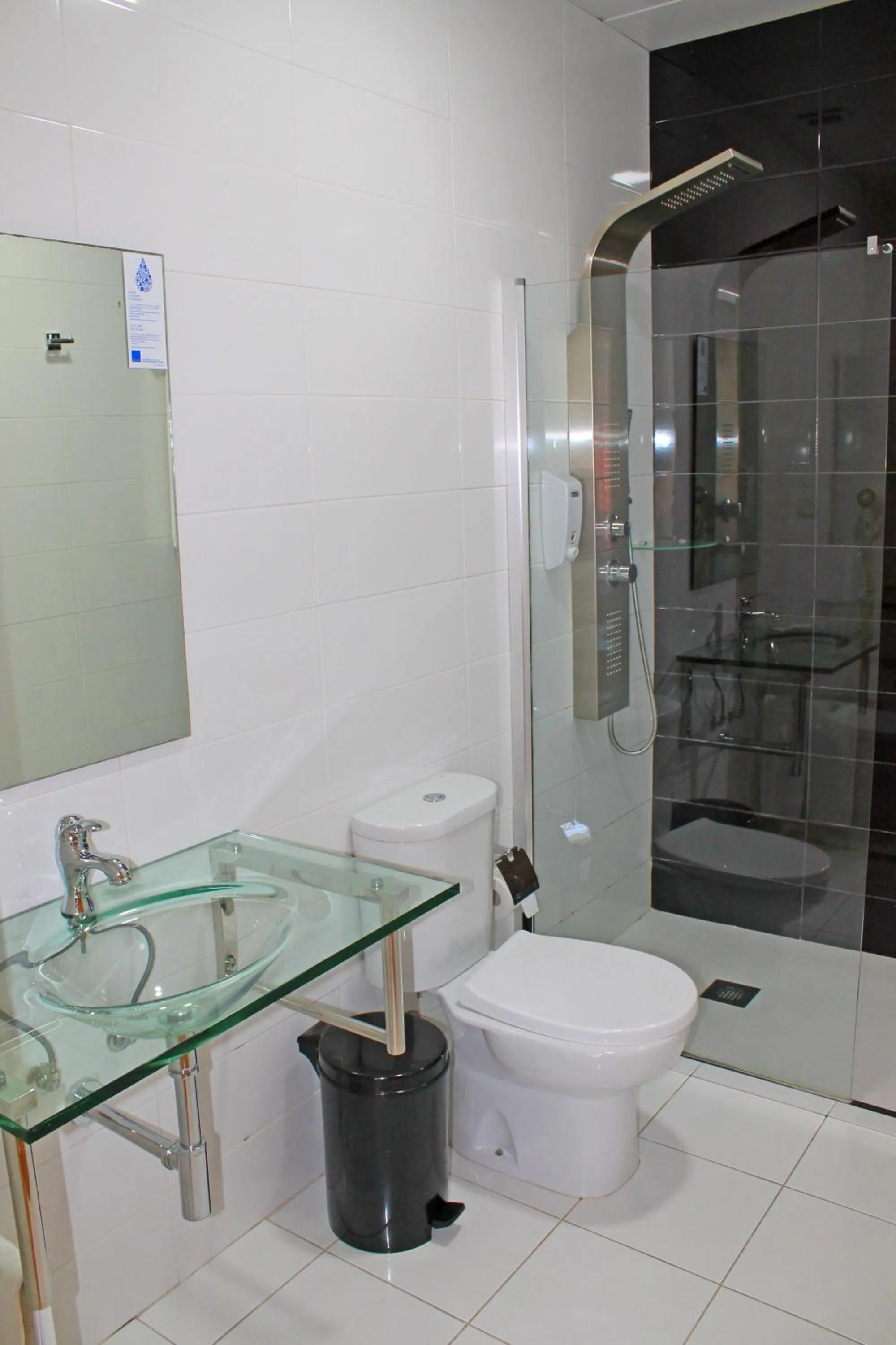 Bathroom in Vivacity Porto - Rooms & Apartments
