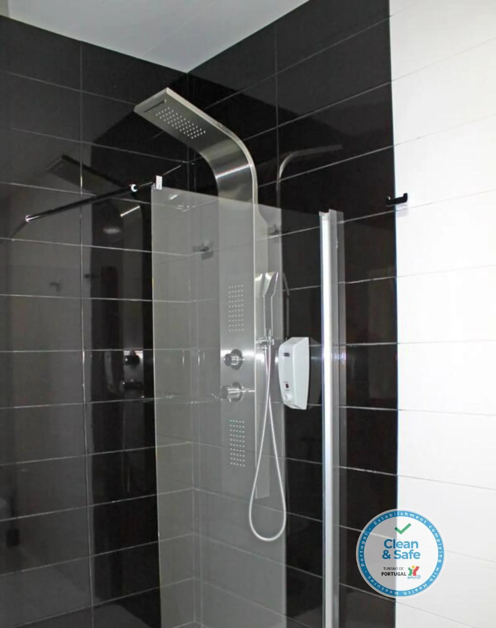 Bathroom in Vivacity Porto - Rooms & Apartments