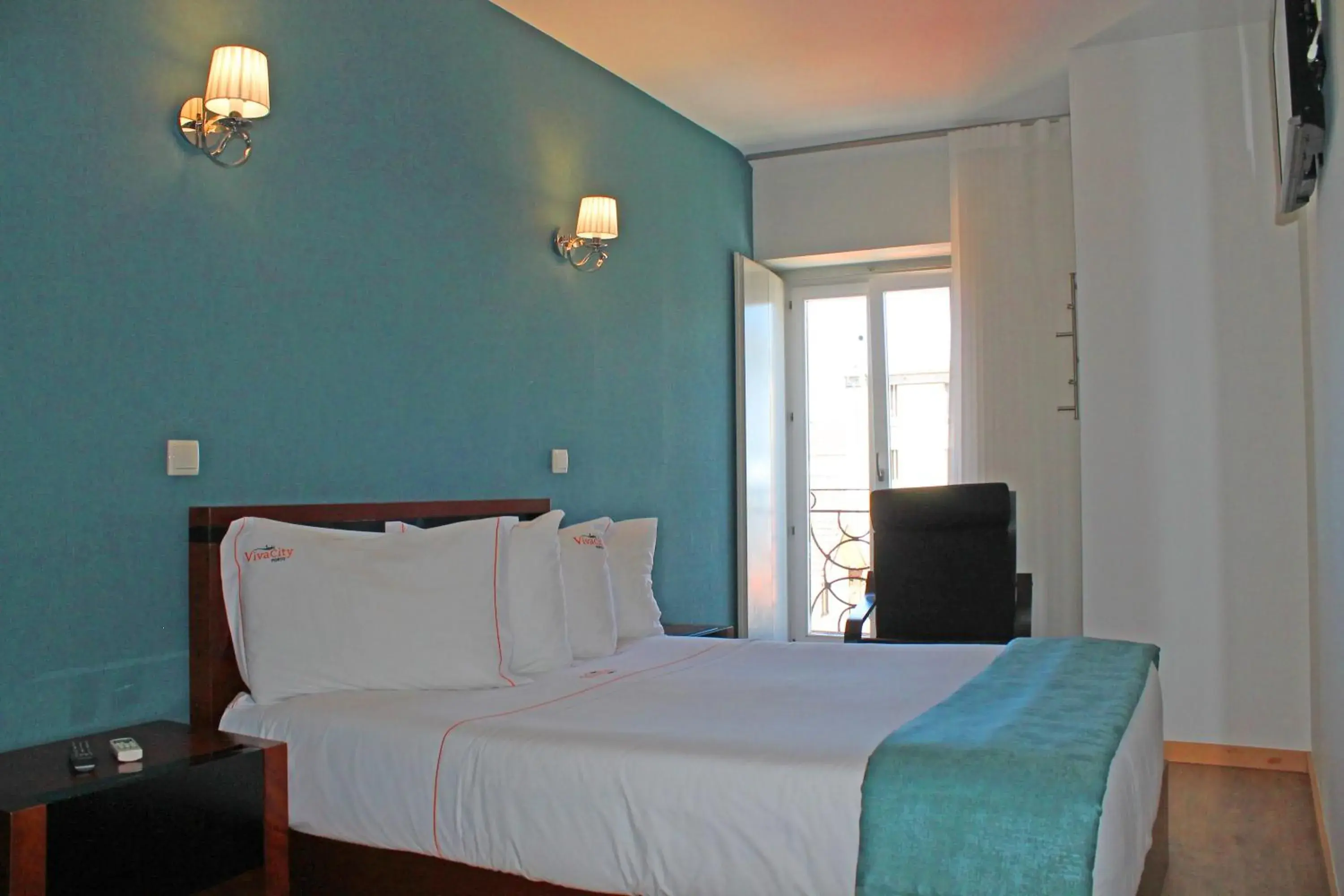 Superior Double Room with Balcony in Vivacity Porto - Rooms & Apartments Superior Double Room with Balcony in Vivacity Porto - Rooms & Apartments