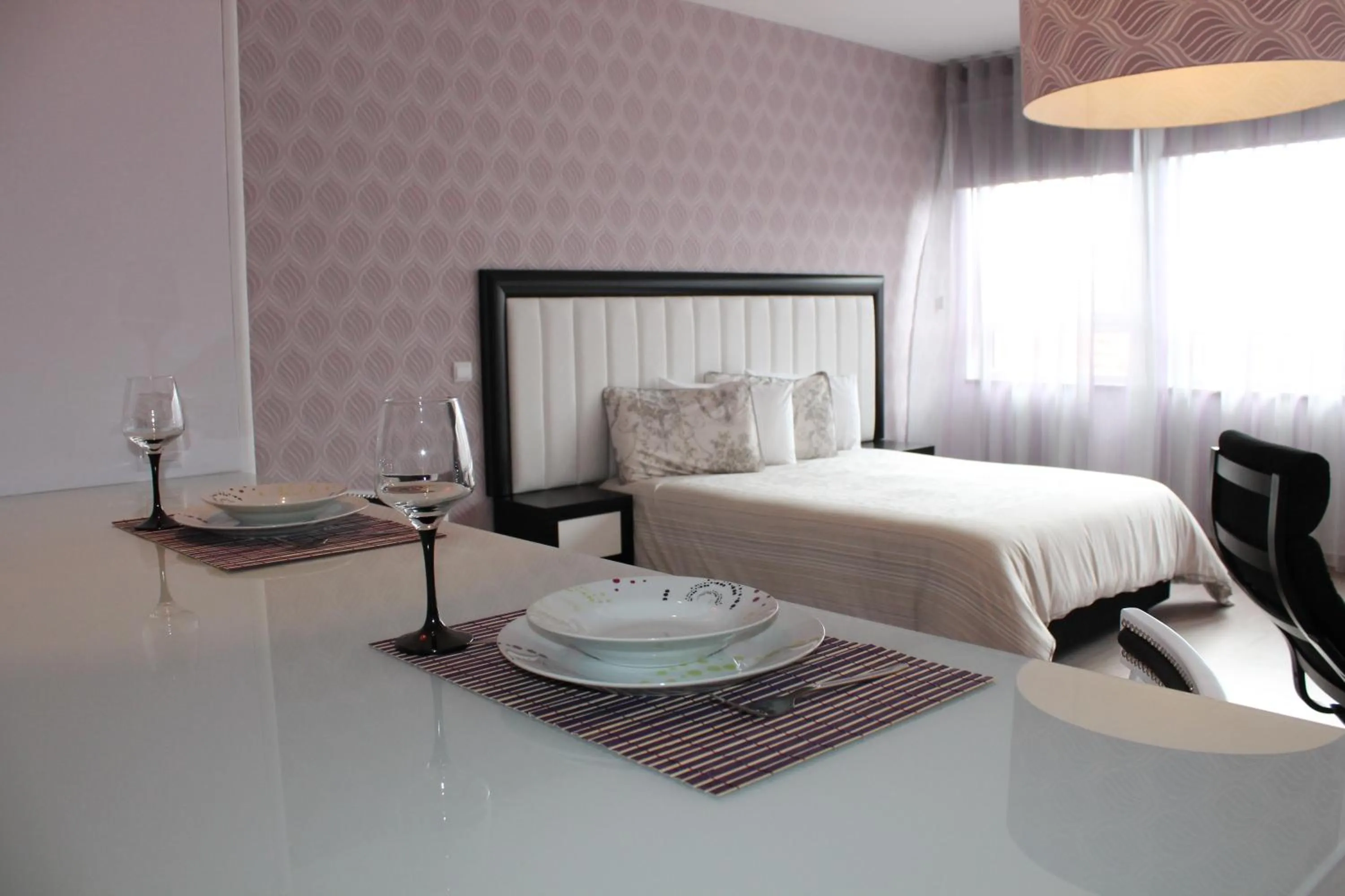 Kitchen or kitchenette, Bed in Vivacity Porto - Rooms & Apartments