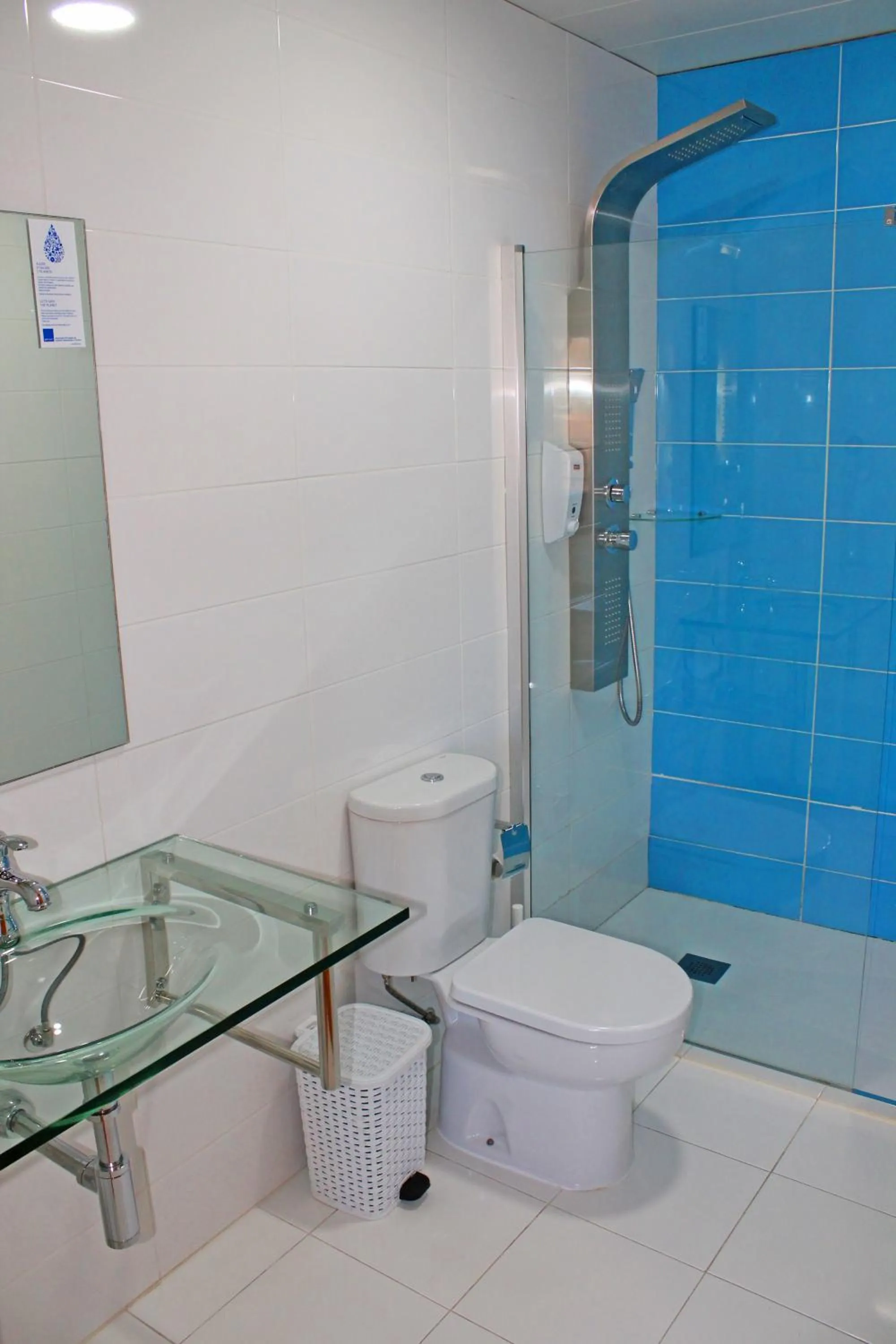 Bathroom in Vivacity Porto - Rooms & Apartments