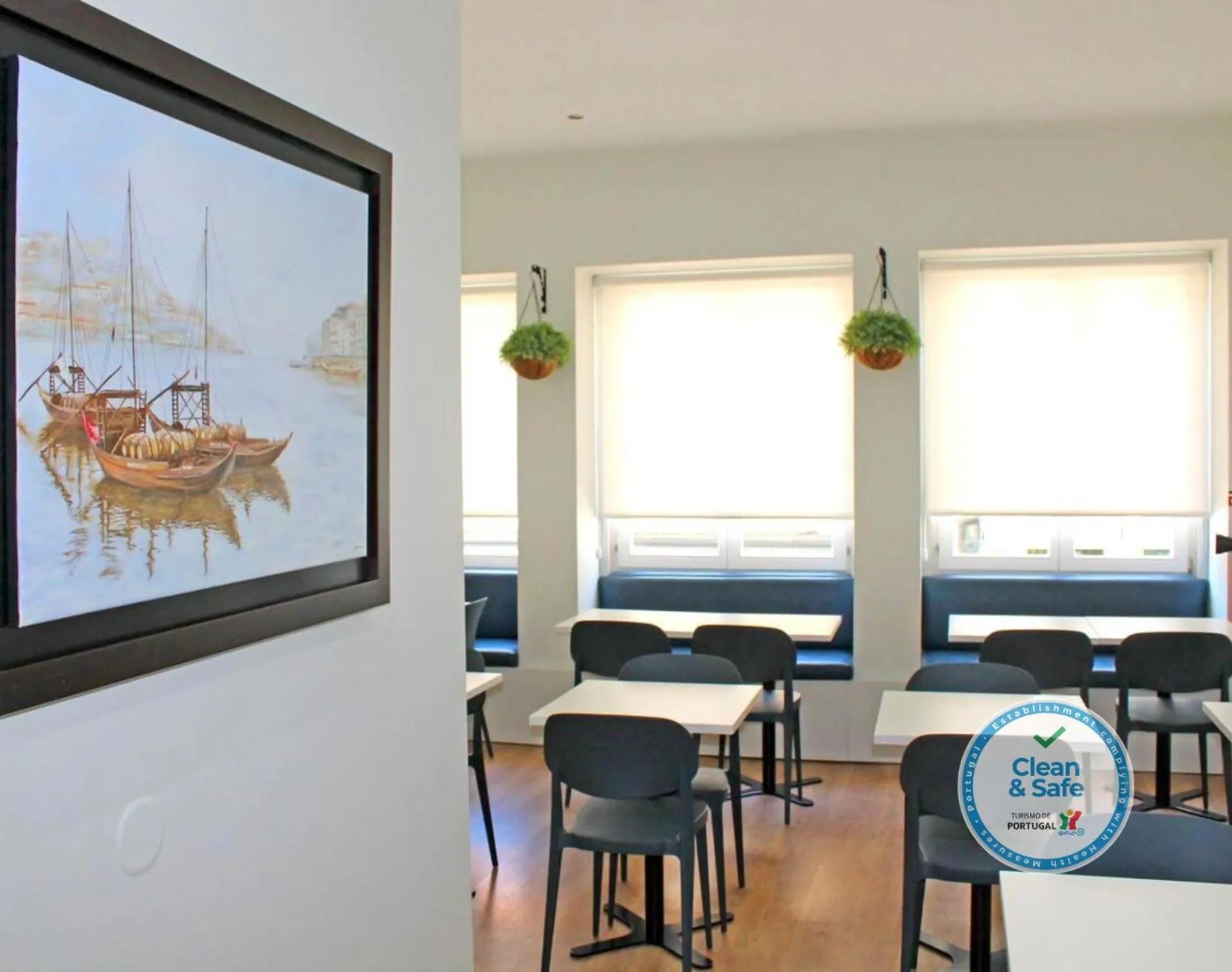 Communal lounge/ TV room in Vivacity Porto - Rooms & Apartments