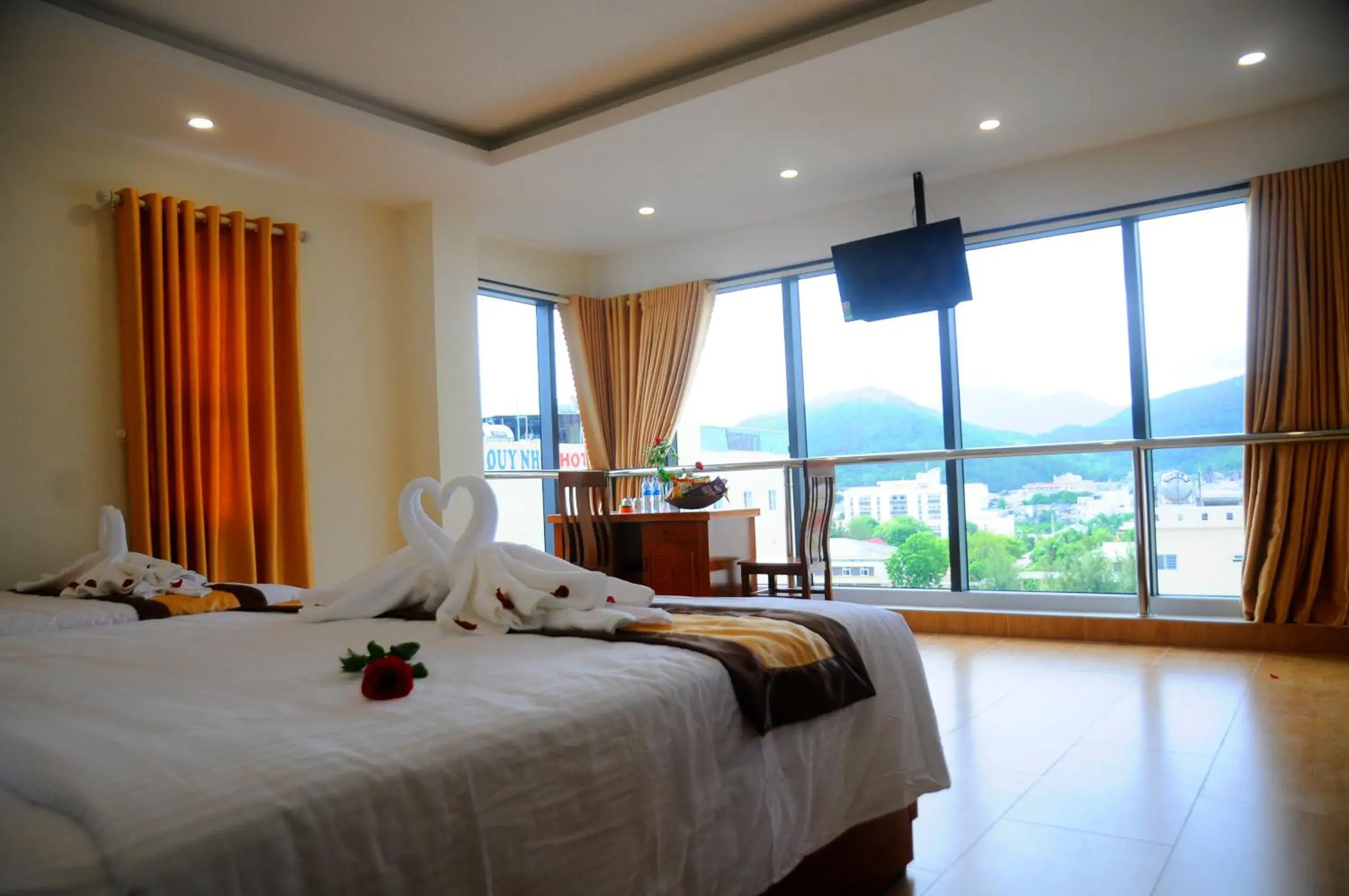 Deluxe Double or Twin Room with City View in Green Hotel Quy Nhơn Deluxe Double or Twin Room with City View in Green Hotel Quy Nhơn