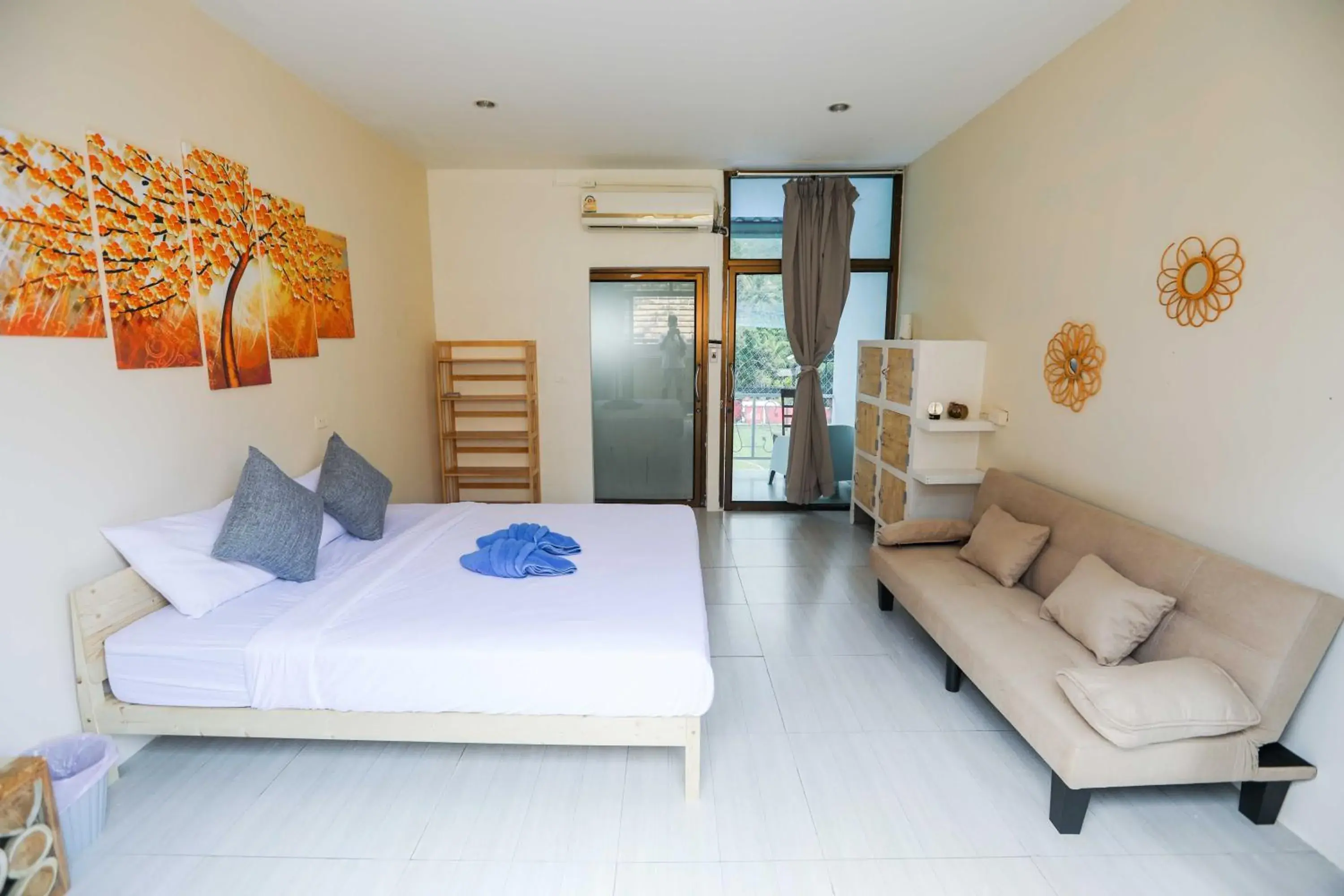 Deluxe Double Room with Balcony in Phangan Arena Hostel Deluxe Double Room with Balcony in Phangan Arena Hostel