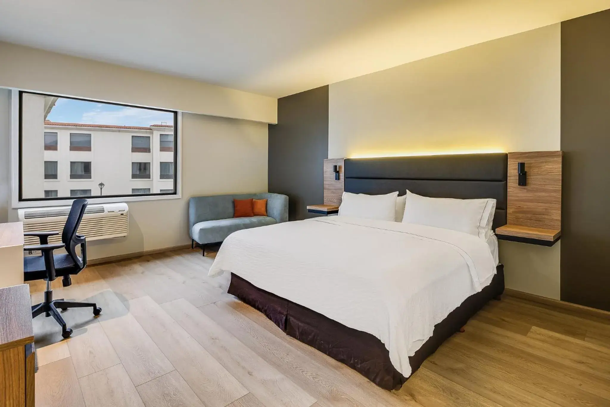 Deluxe King Room in Fiesta Inn Monterrey la Fe Deluxe King Room in Fiesta Inn Monterrey la Fe