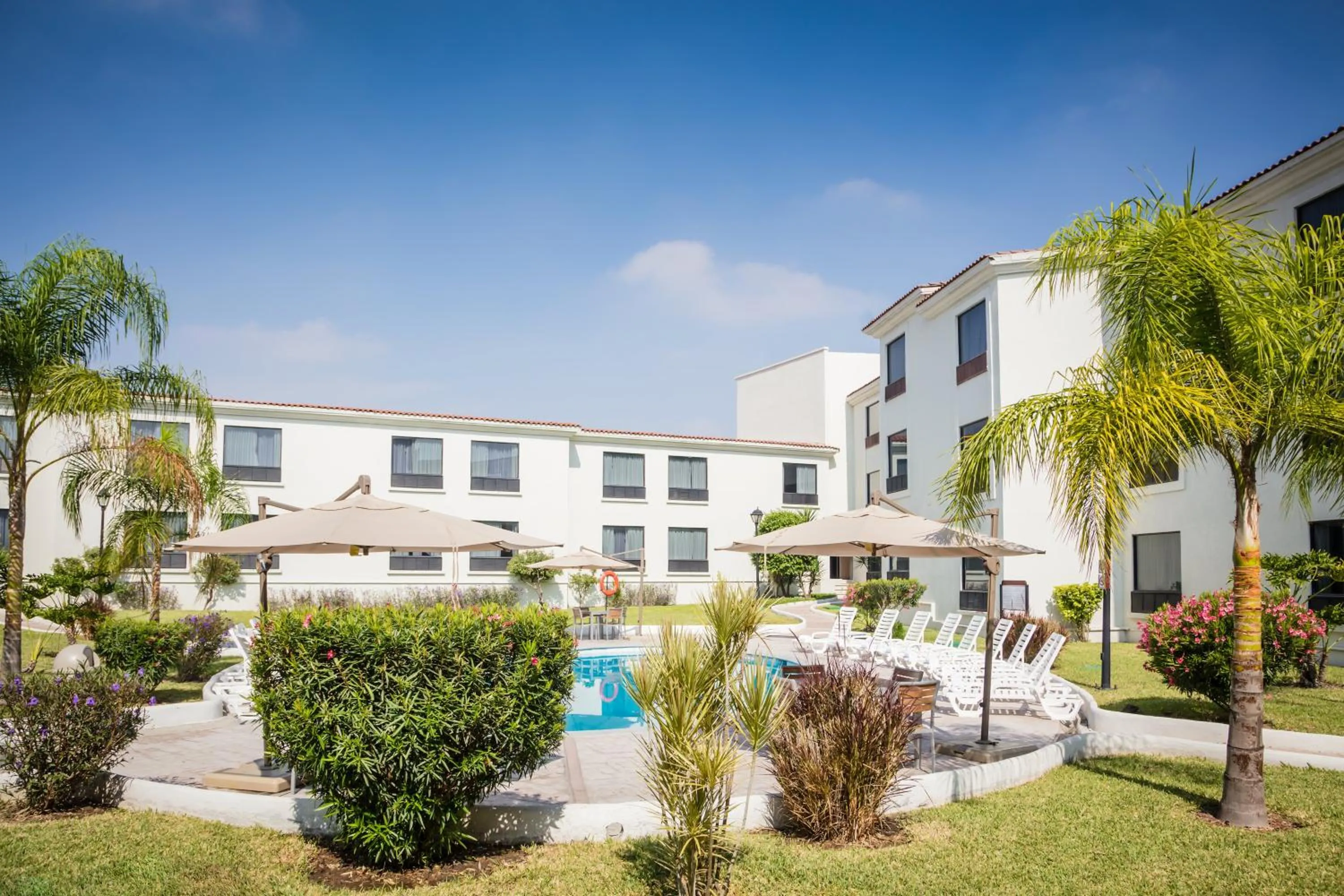 Property building in Fiesta Inn Monterrey la Fe