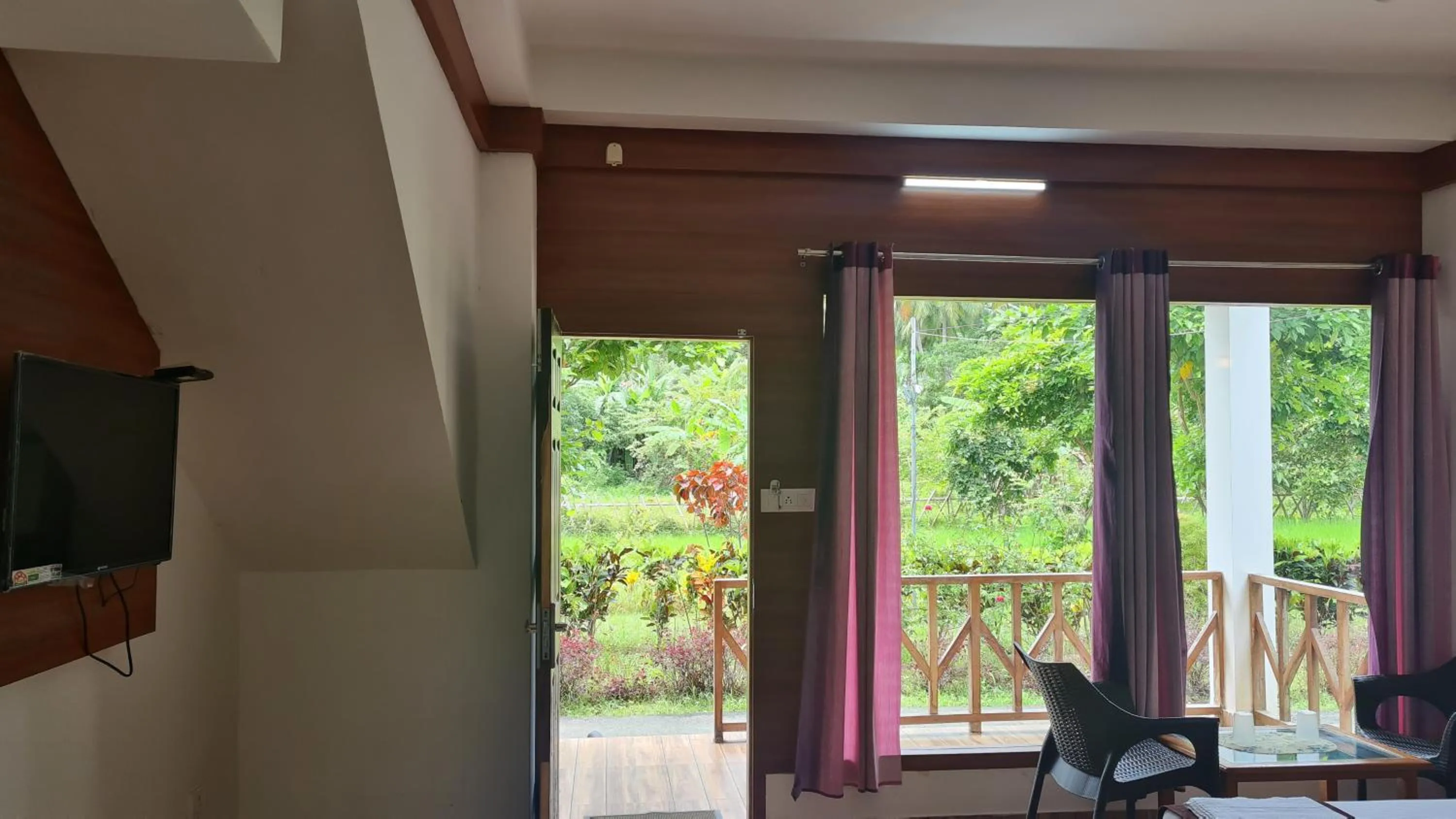 Hotel Exotica Squares