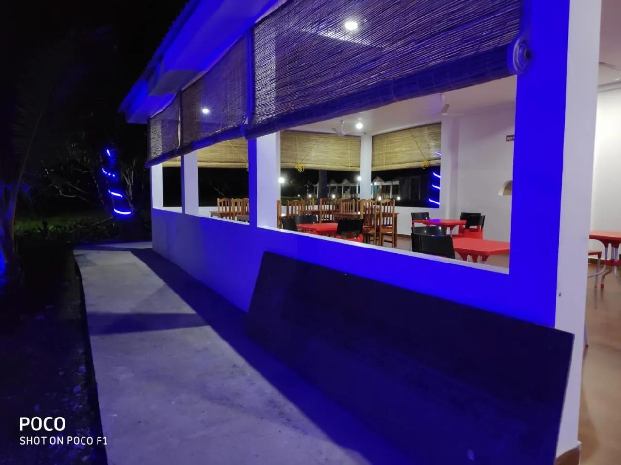 Restaurant/places to eat in Hotel Exotica Squares