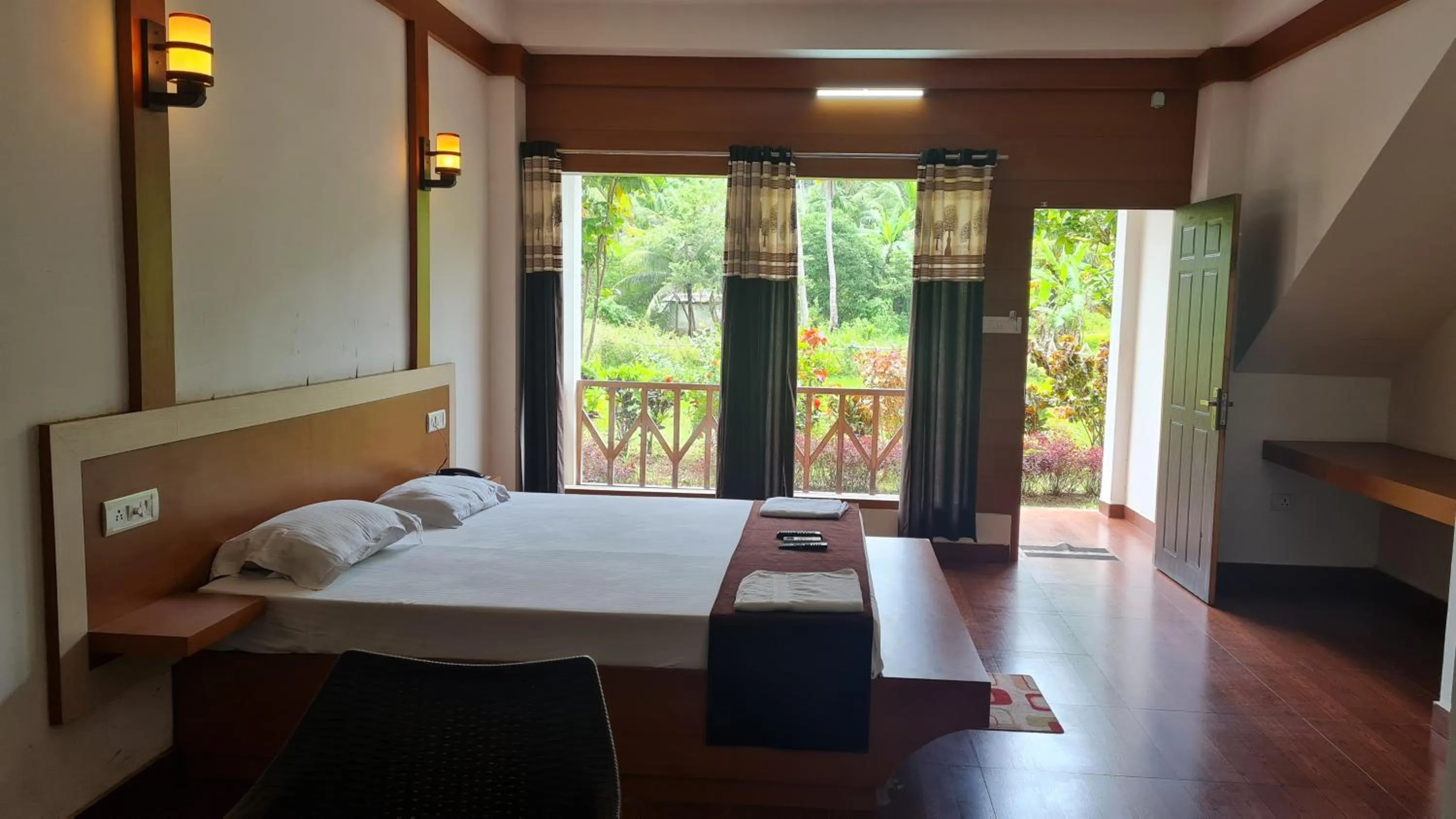 Bed in Hotel Exotica Squares