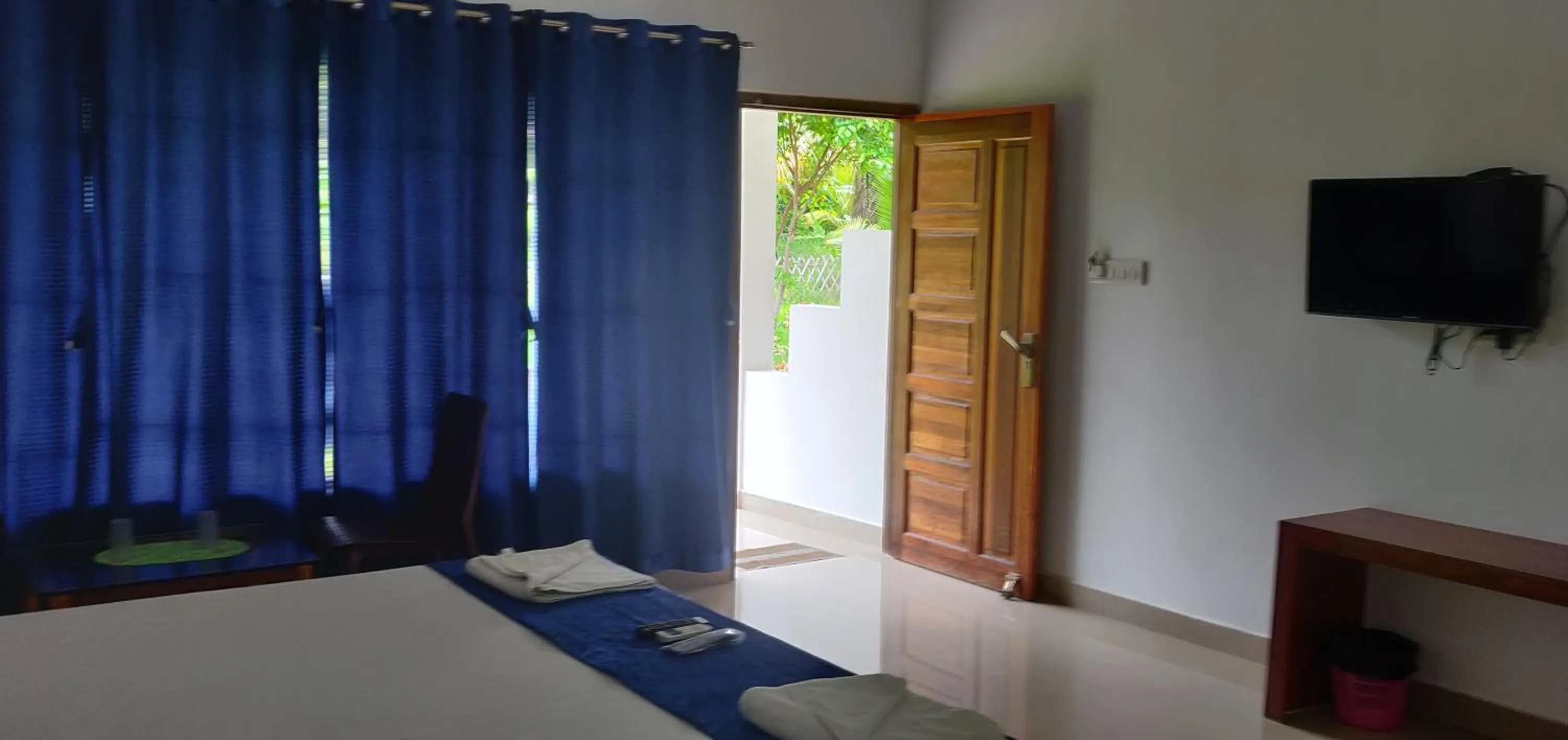 Bed in Hotel Exotica Squares