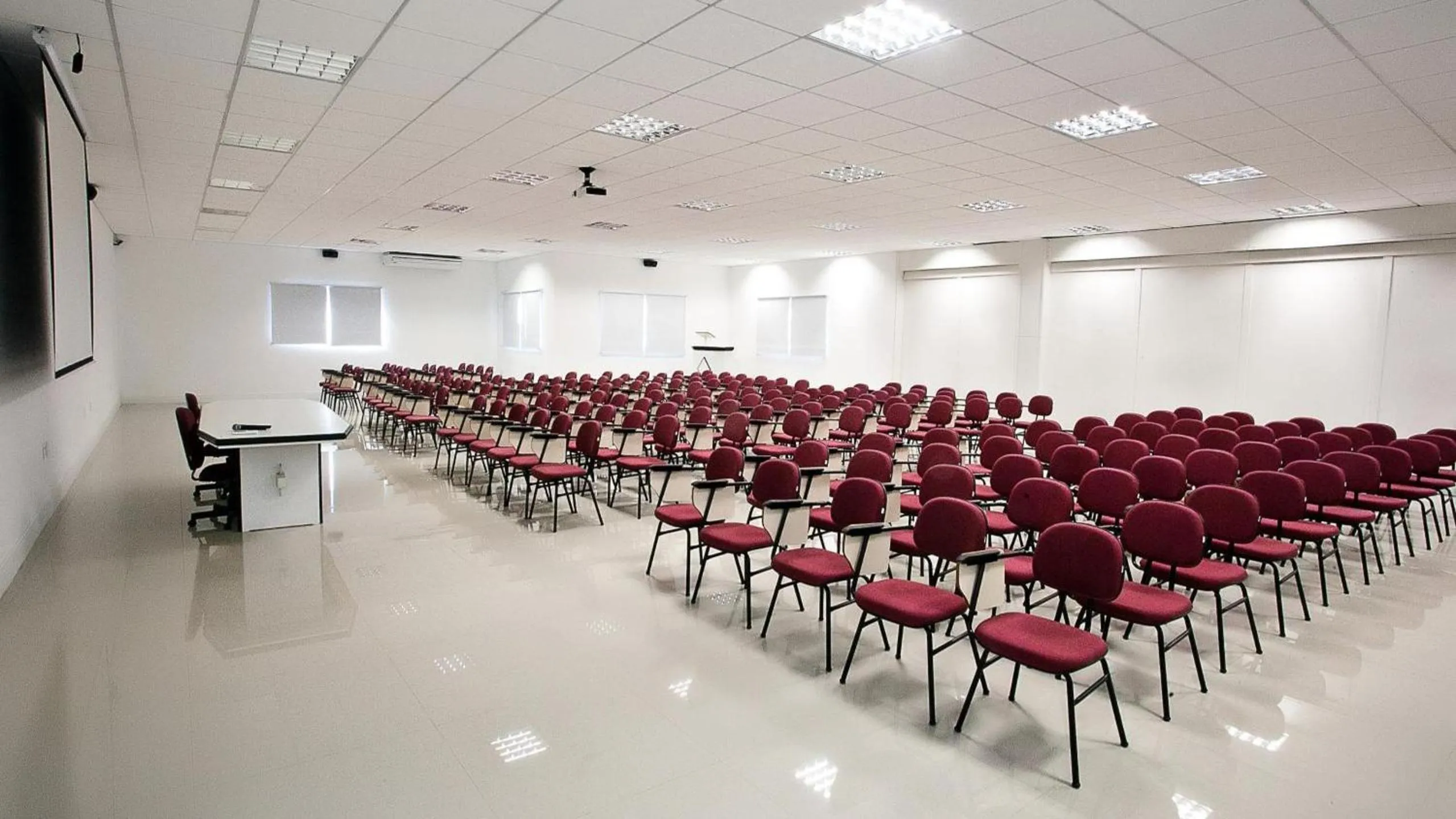 Meeting/conference room in Tropicanas Hotel e Eventos